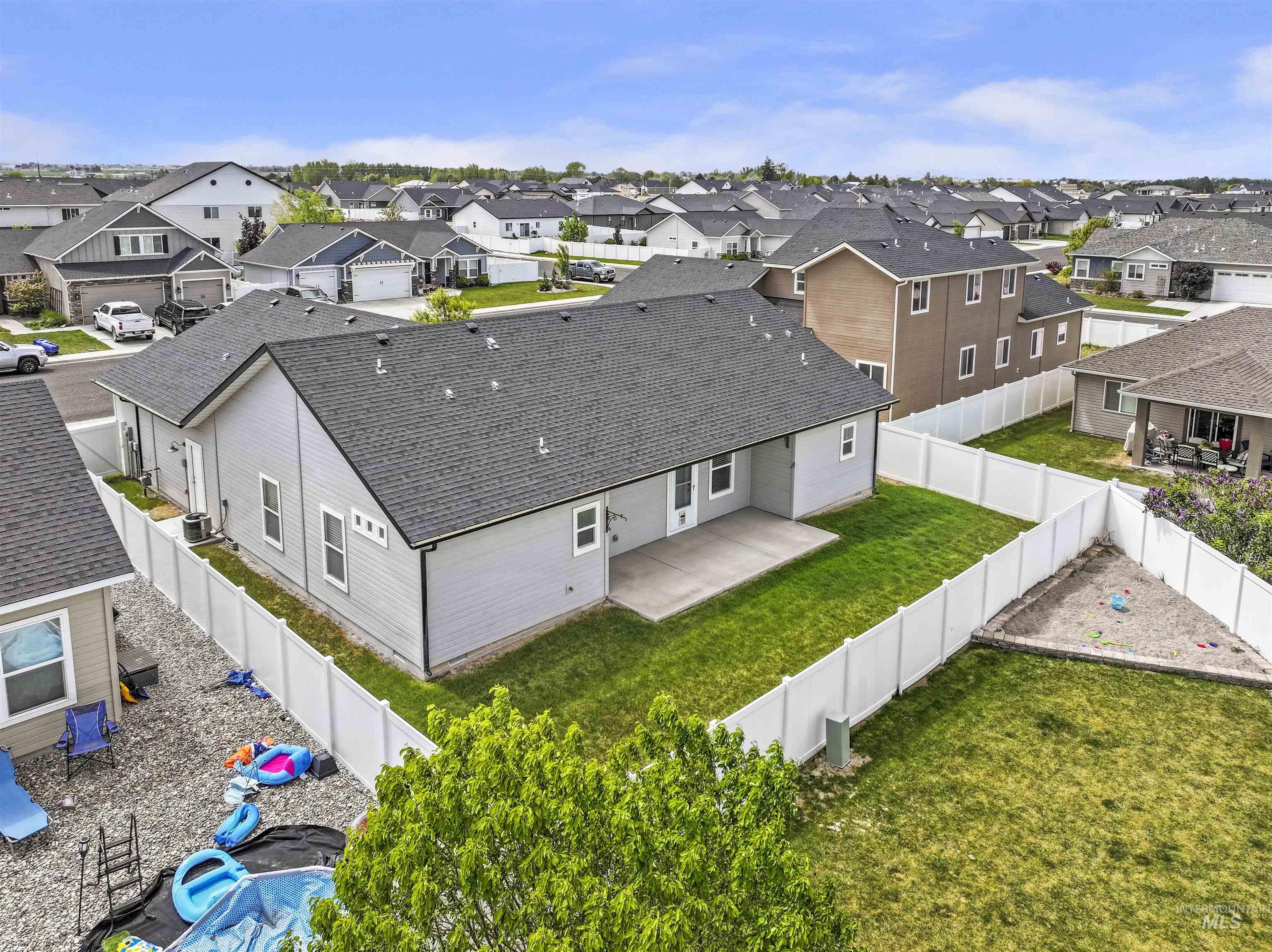 1082 White Birch Ave, Twin Falls, Idaho 83301, 3 Bedrooms, 3 Bathrooms, Residential For Sale, Price $469,000,MLS 98983689