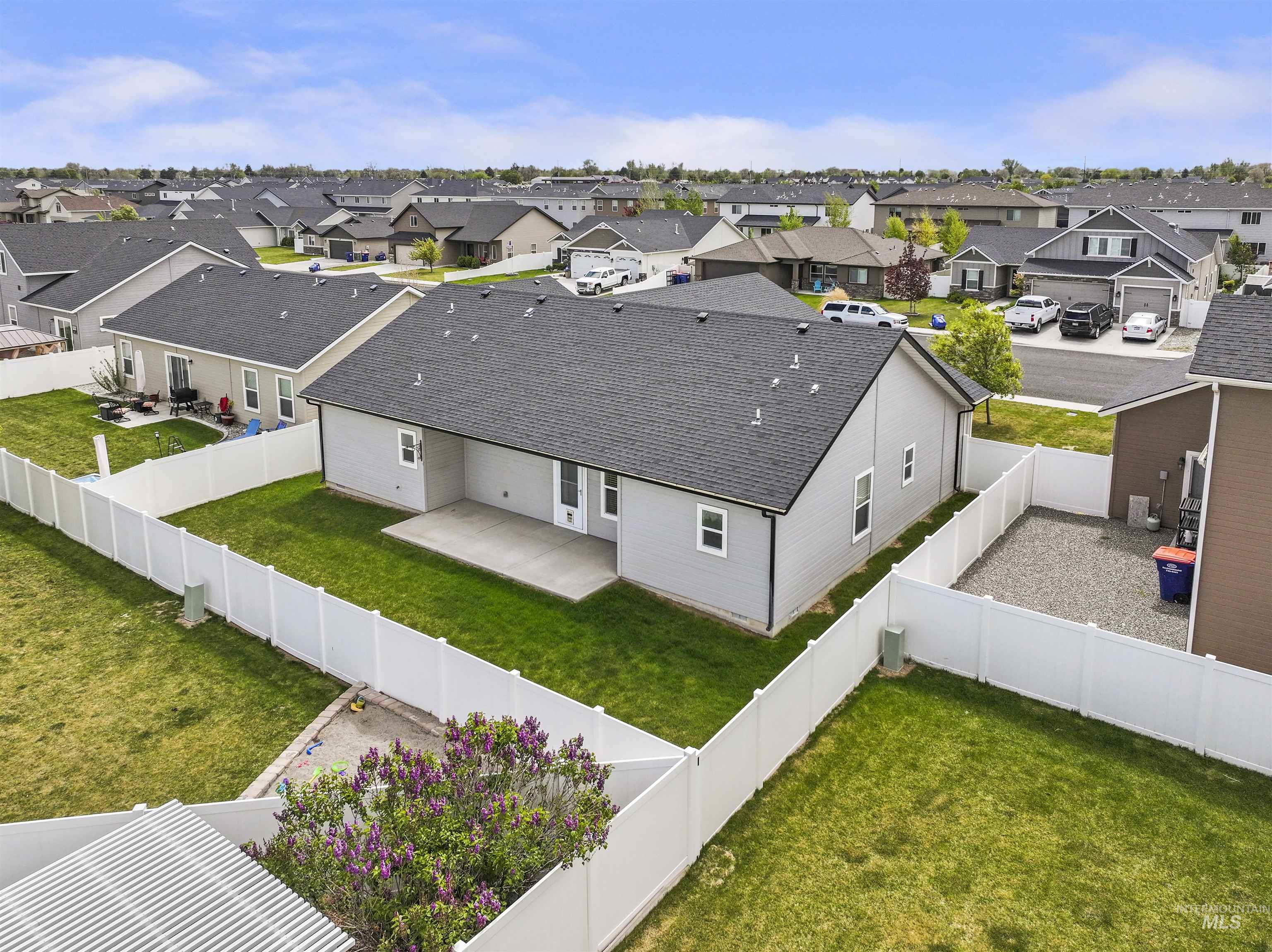 1082 White Birch Ave, Twin Falls, Idaho 83301, 3 Bedrooms, 3 Bathrooms, Residential For Sale, Price $469,000,MLS 98983689