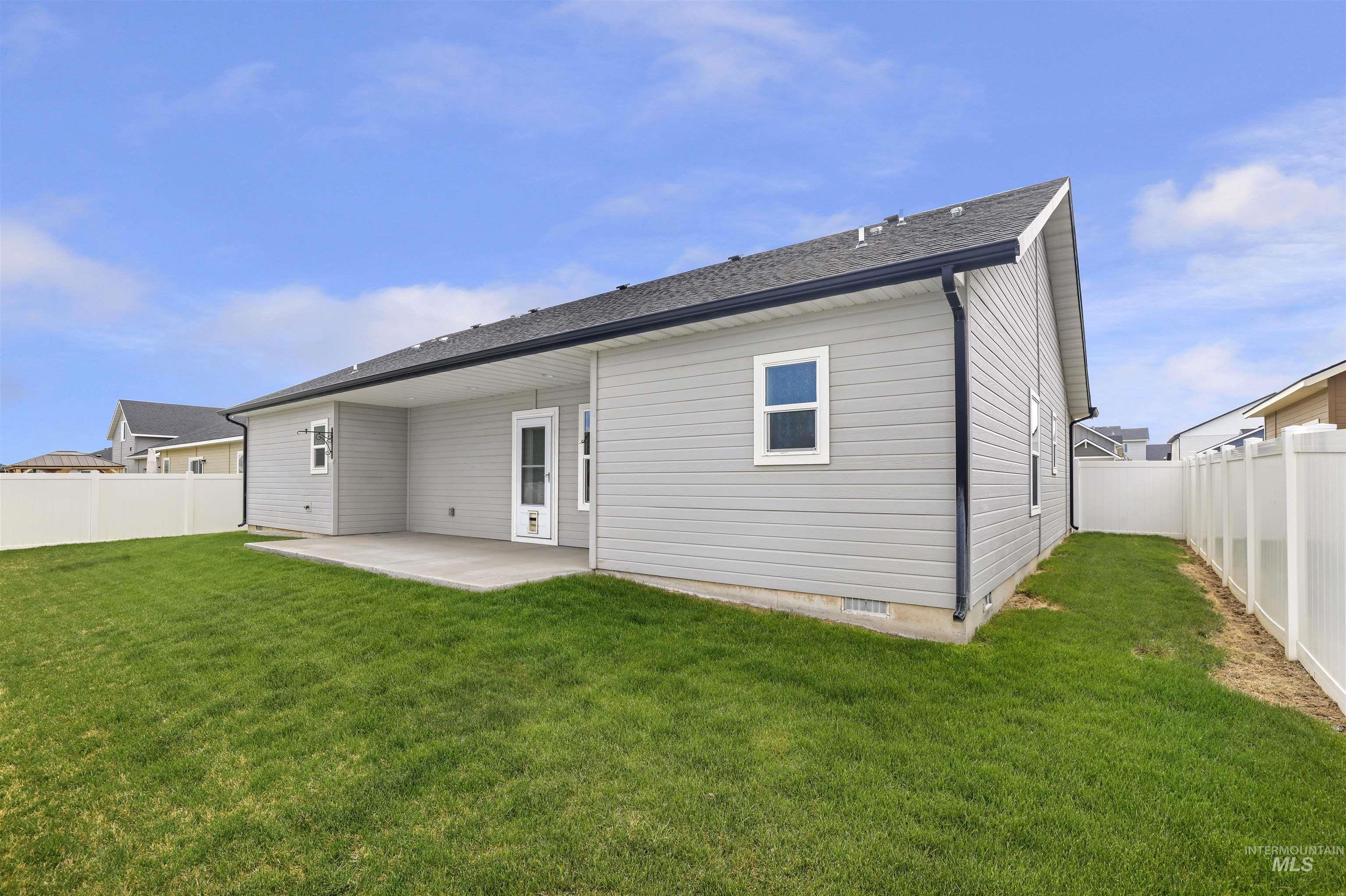 1082 White Birch Ave, Twin Falls, Idaho 83301, 3 Bedrooms, 3 Bathrooms, Residential For Sale, Price $469,000,MLS 98983689
