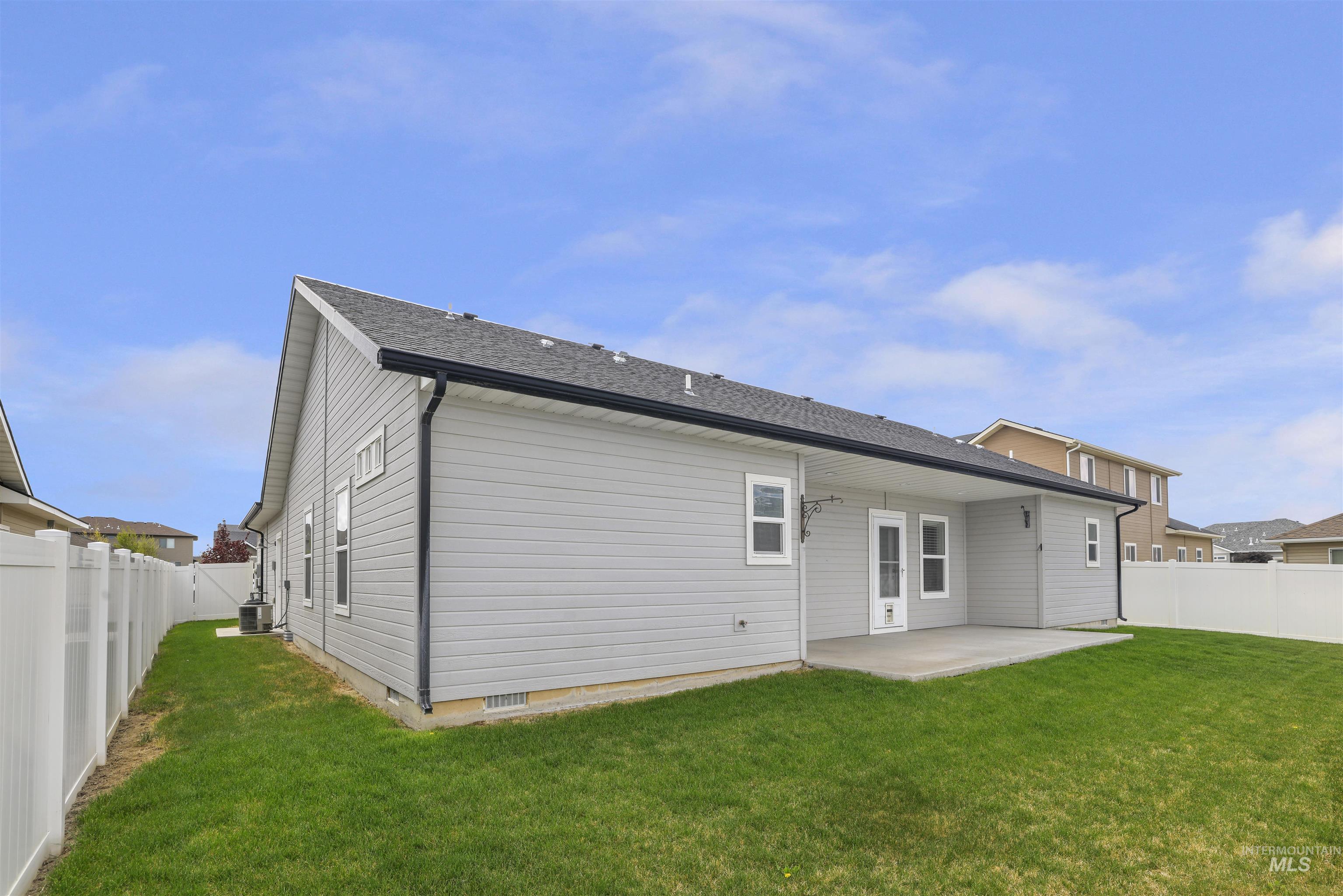 1082 White Birch Ave, Twin Falls, Idaho 83301, 3 Bedrooms, 3 Bathrooms, Residential For Sale, Price $469,000,MLS 98983689