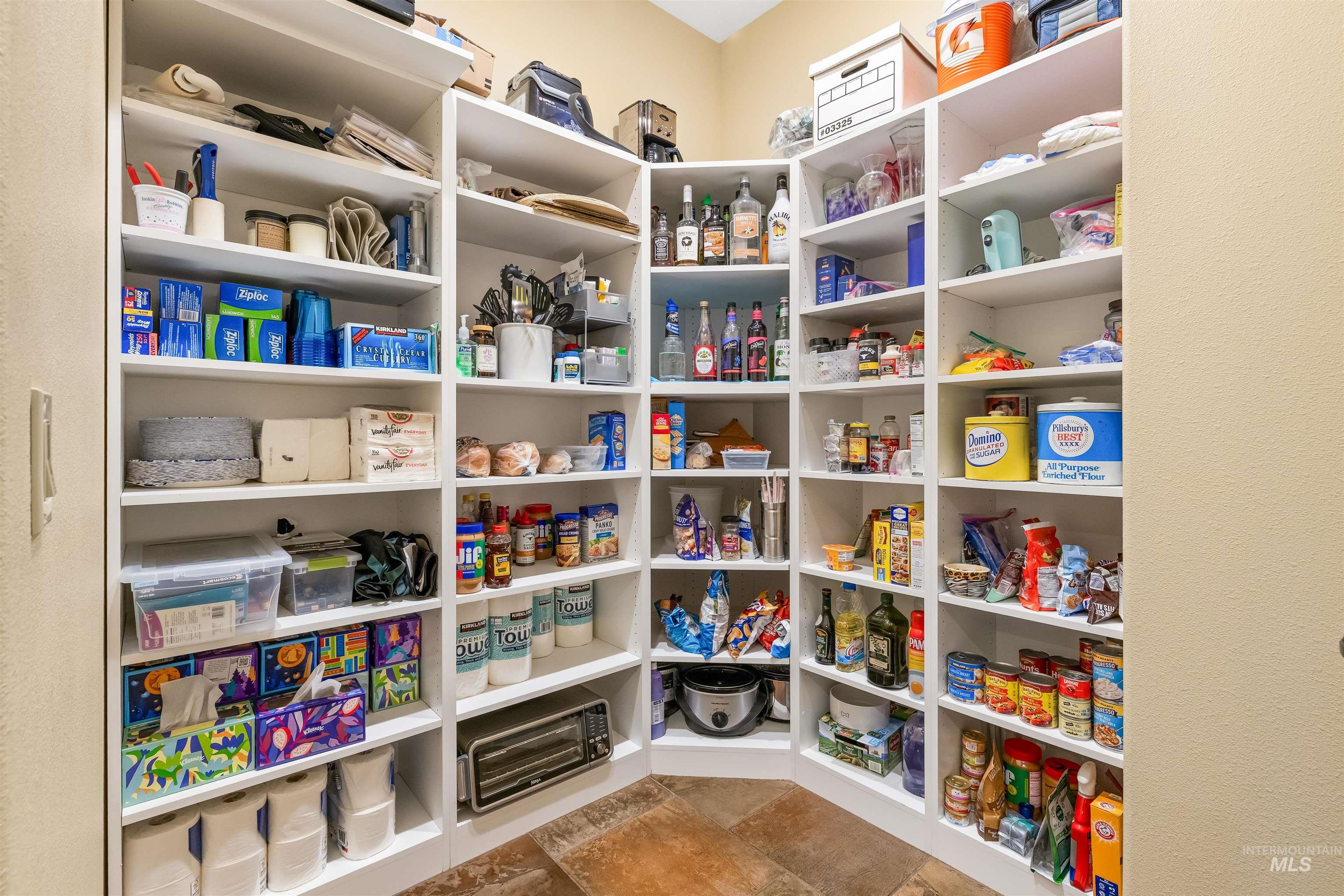 3703 Rio Vista Dr., Lewiston, Idaho 83501, 5 Bedrooms, 3 Bathrooms, Residential For Sale, Price $1,275,000, 98983690