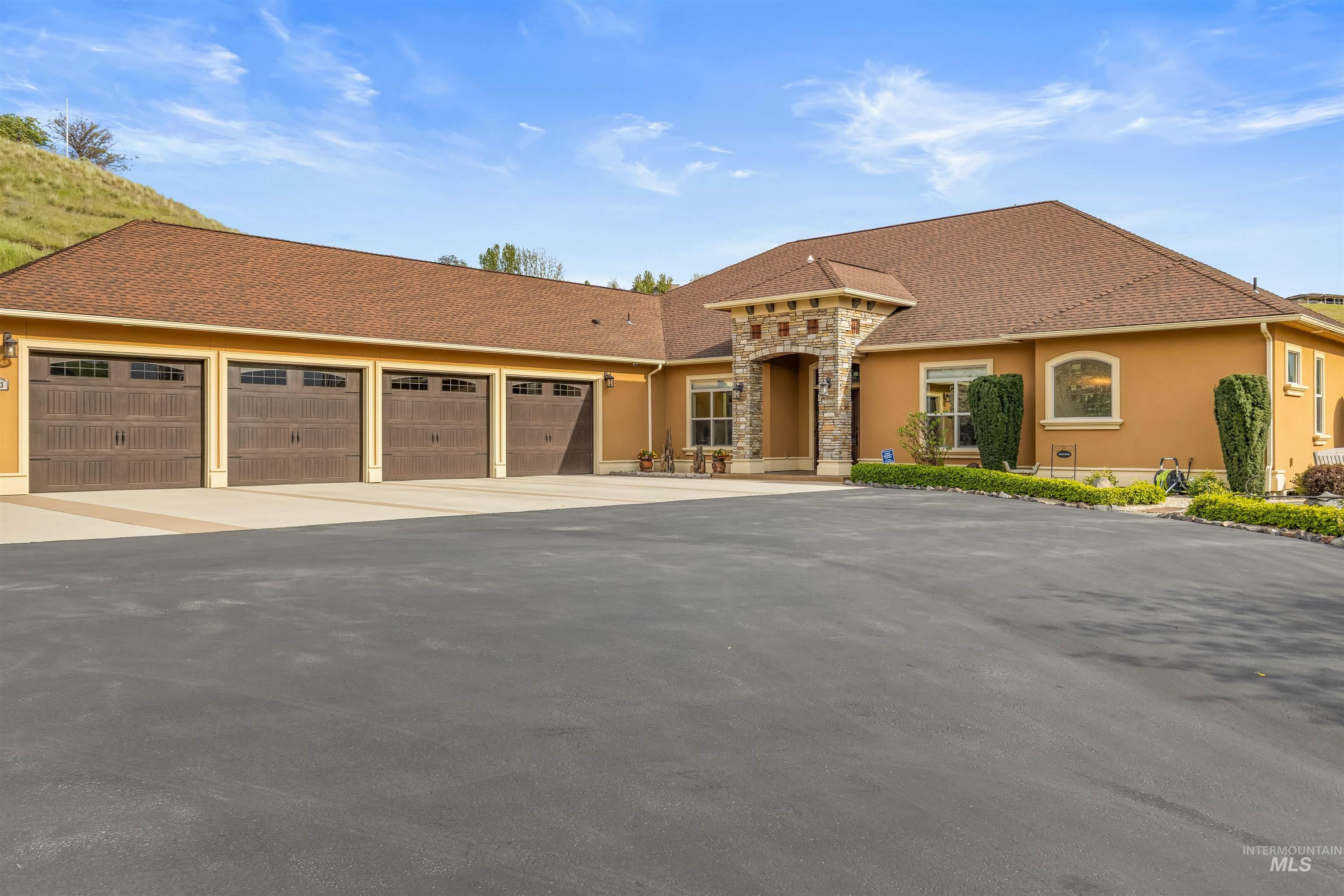 3703 Rio Vista Dr., Lewiston, Idaho 83501, 5 Bedrooms, 3 Bathrooms, Residential For Sale, Price $1,275,000, 98983690