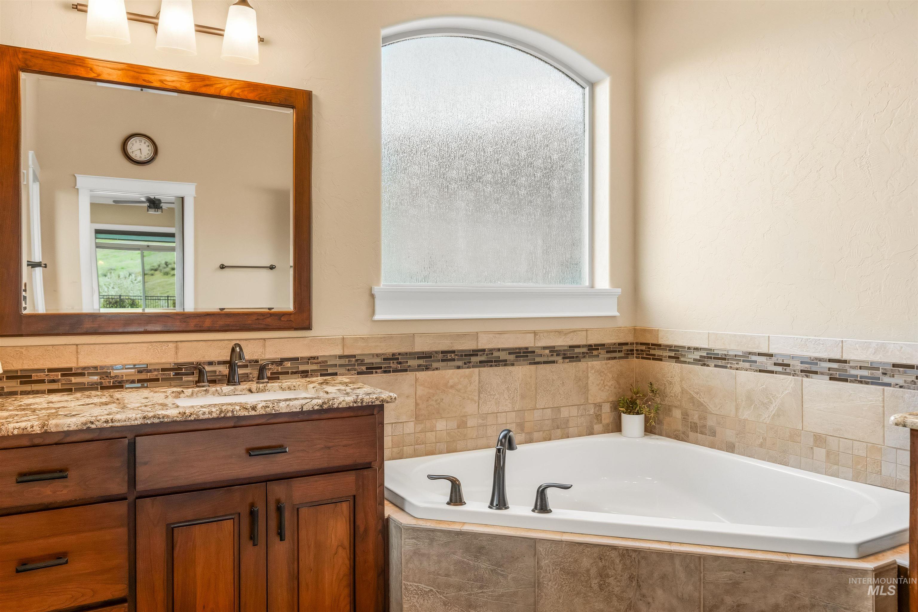 3703 Rio Vista Dr., Lewiston, Idaho 83501, 5 Bedrooms, 3 Bathrooms, Residential For Sale, Price $1,275,000, 98983690