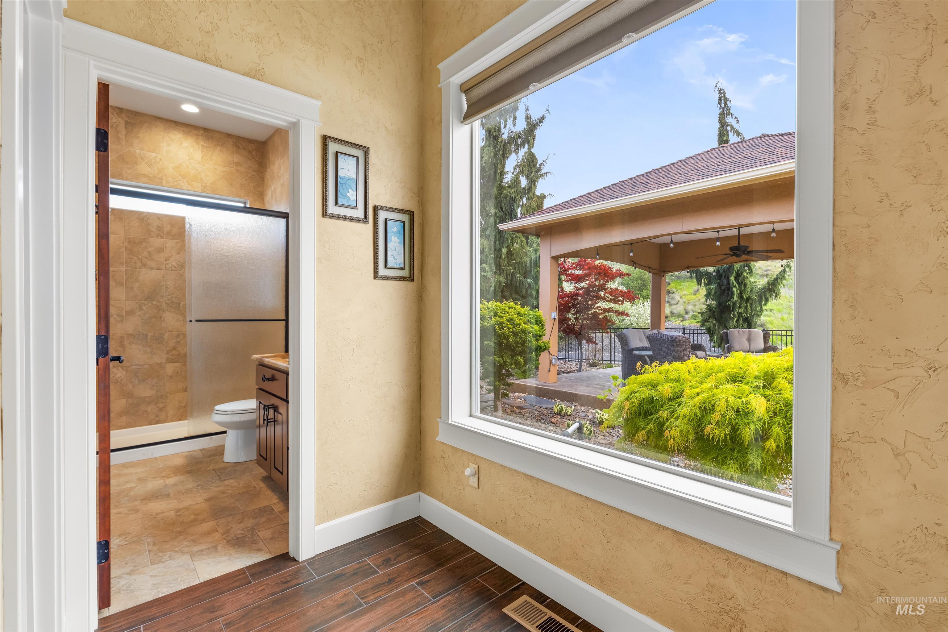 3703 Rio Vista Dr., Lewiston, Idaho 83501, 5 Bedrooms, 3 Bathrooms, Residential For Sale, Price $1,275,000, 98983690