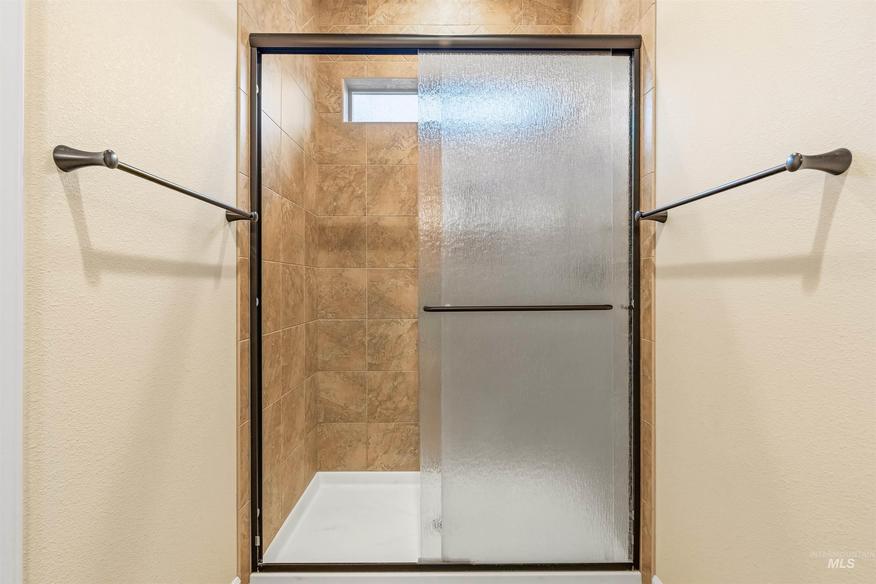 3703 Rio Vista Dr., Lewiston, Idaho 83501, 5 Bedrooms, 3 Bathrooms, Residential For Sale, Price $1,275,000, 98983690