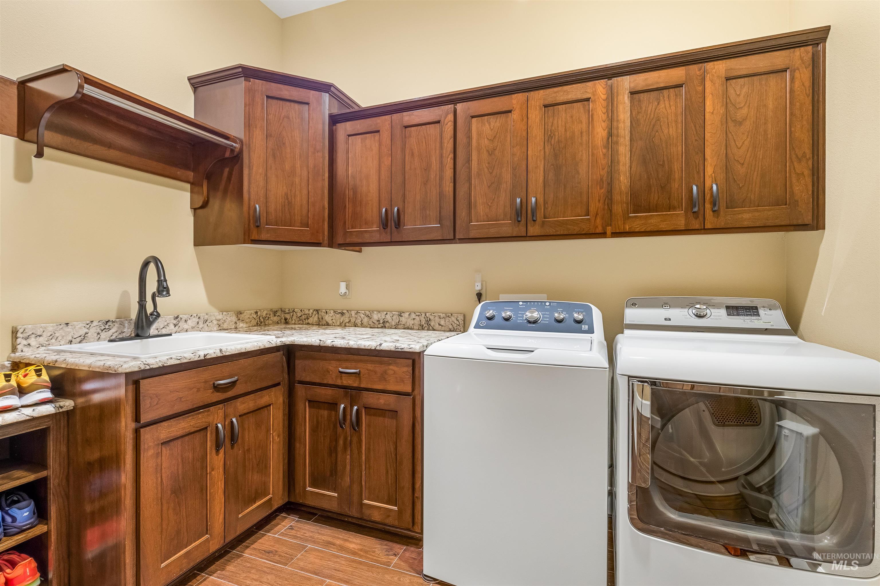 3703 Rio Vista Dr., Lewiston, Idaho 83501, 5 Bedrooms, 3 Bathrooms, Residential For Sale, Price $1,275,000, 98983690