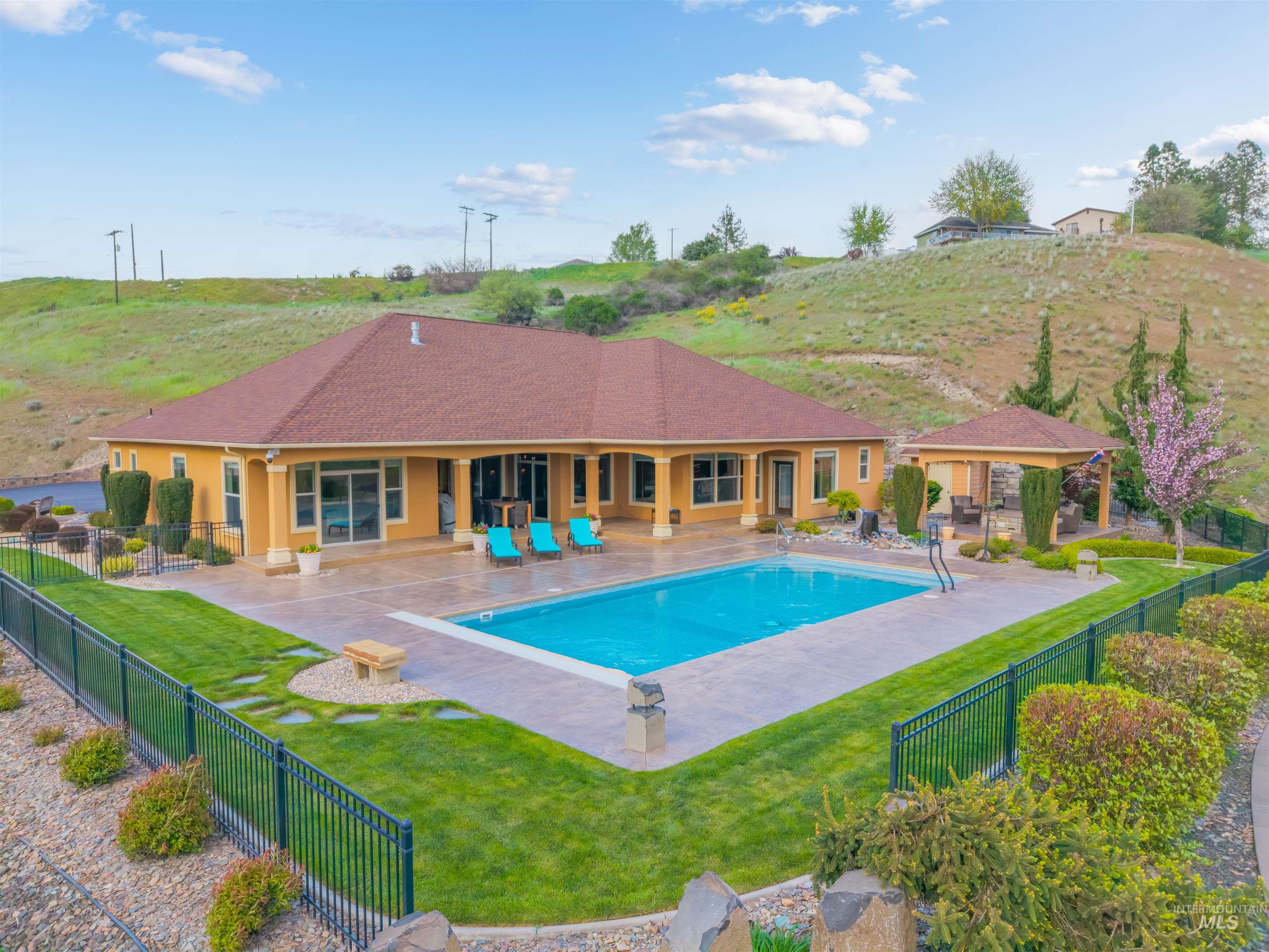 3703 Rio Vista Dr., Lewiston, Idaho 83501, 5 Bedrooms, 3 Bathrooms, Residential For Sale, Price $1,275,000, 98983690