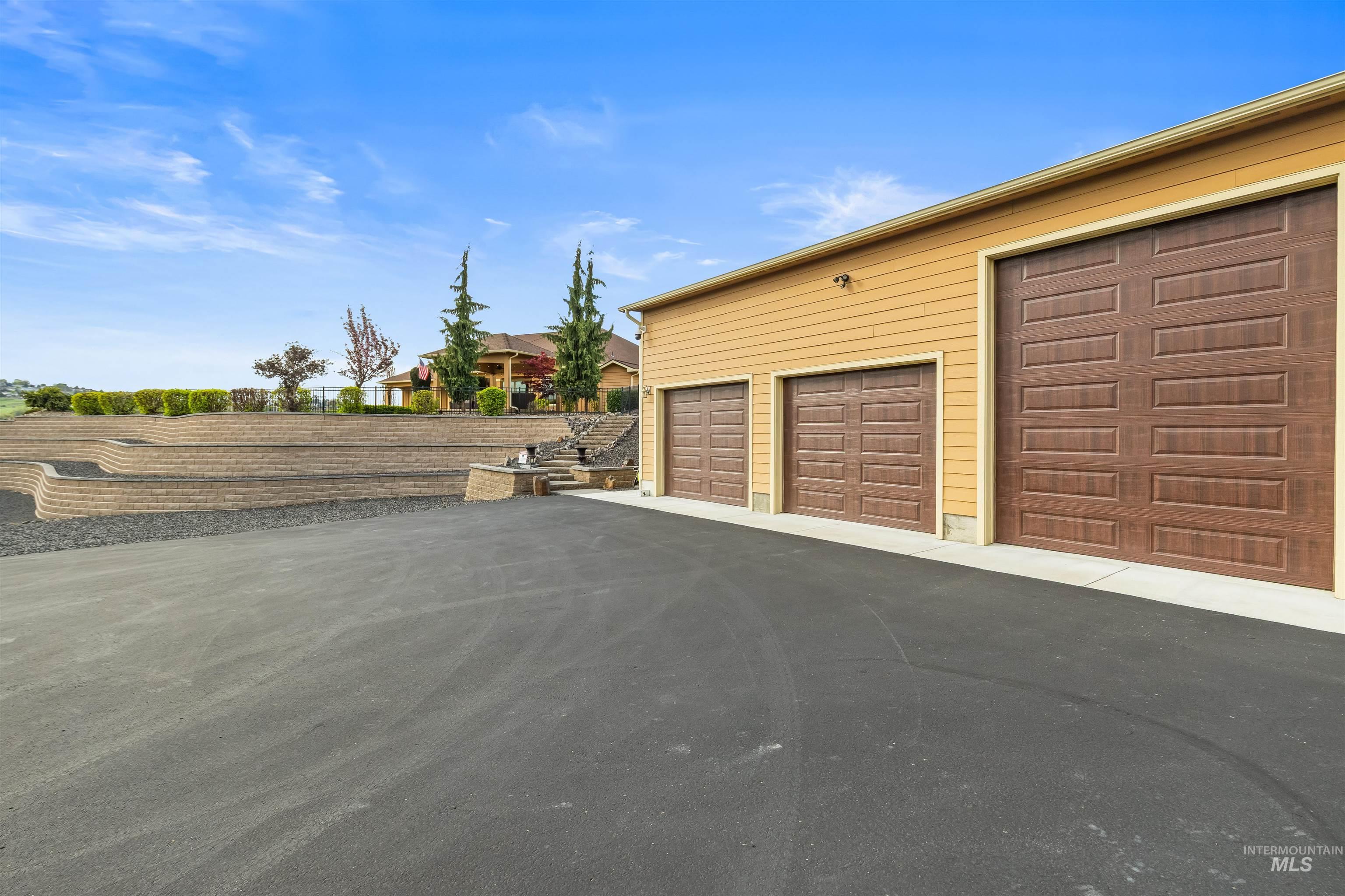 3703 Rio Vista Dr., Lewiston, Idaho 83501, 5 Bedrooms, 3 Bathrooms, Residential For Sale, Price $1,275,000, 98983690