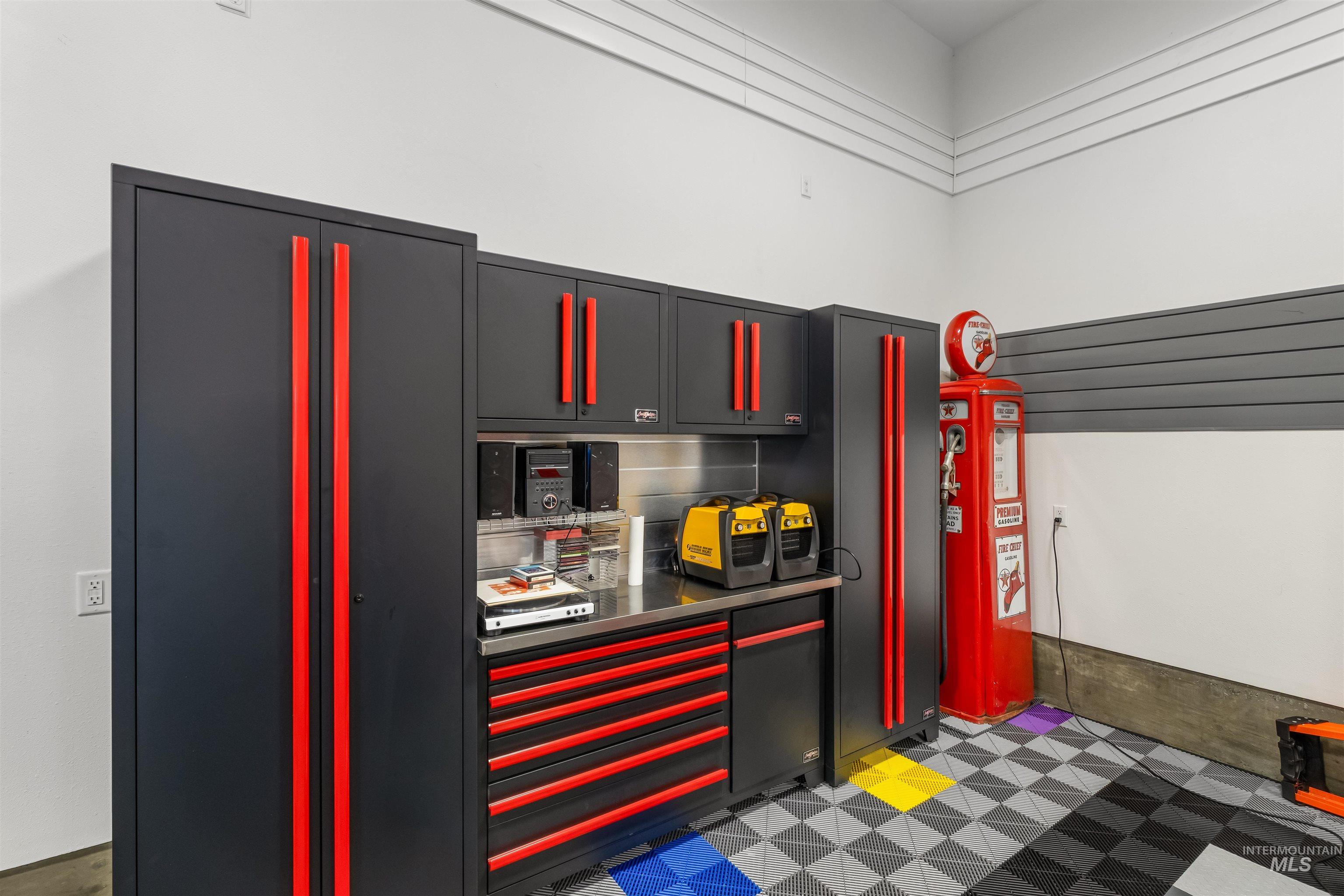 3703 Rio Vista Dr., Lewiston, Idaho 83501, 5 Bedrooms, 3 Bathrooms, Residential For Sale, Price $1,275,000, 98983690