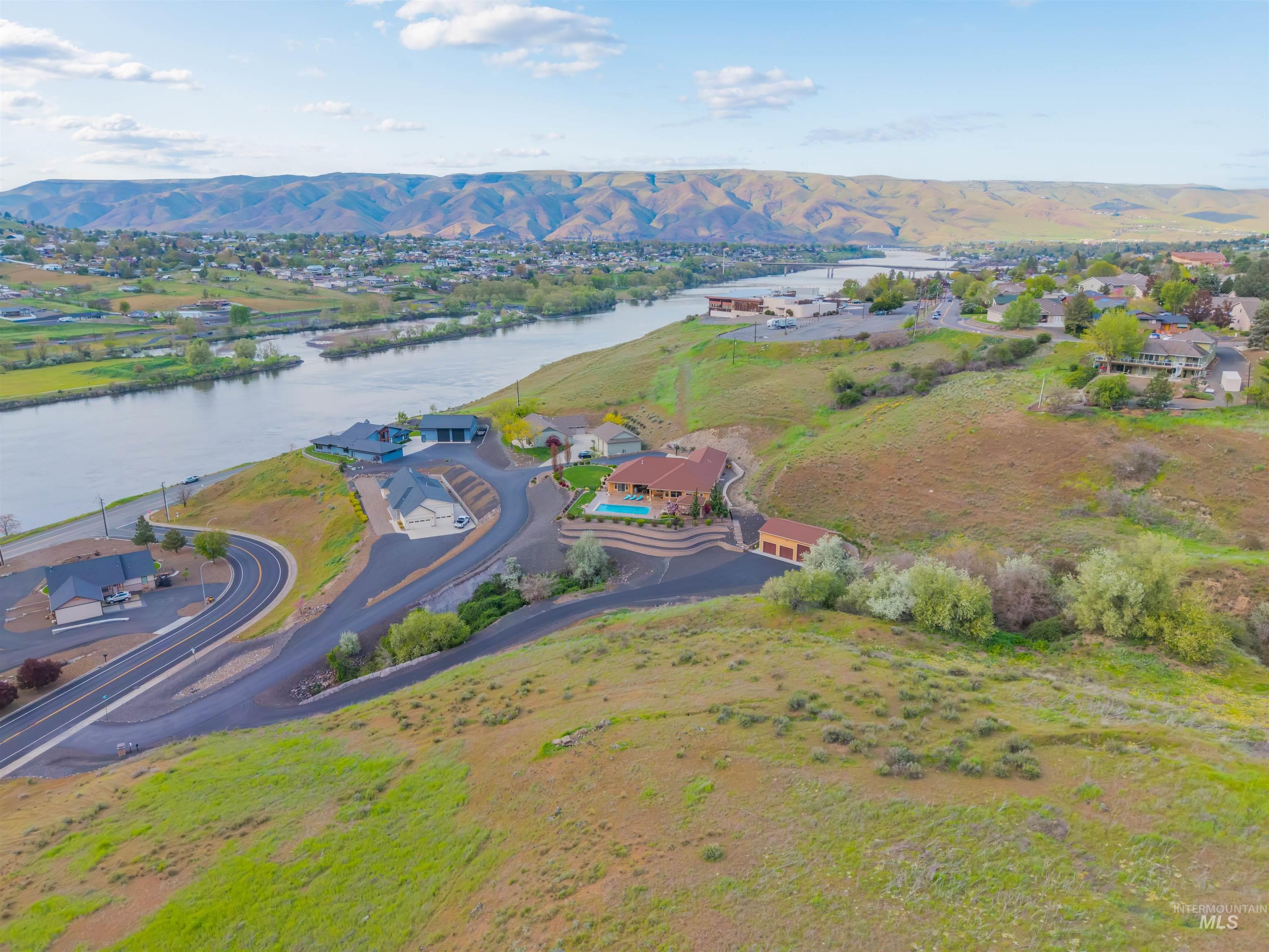 3703 Rio Vista Dr., Lewiston, Idaho 83501, 5 Bedrooms, 3 Bathrooms, Residential For Sale, Price $1,275,000, 98983690