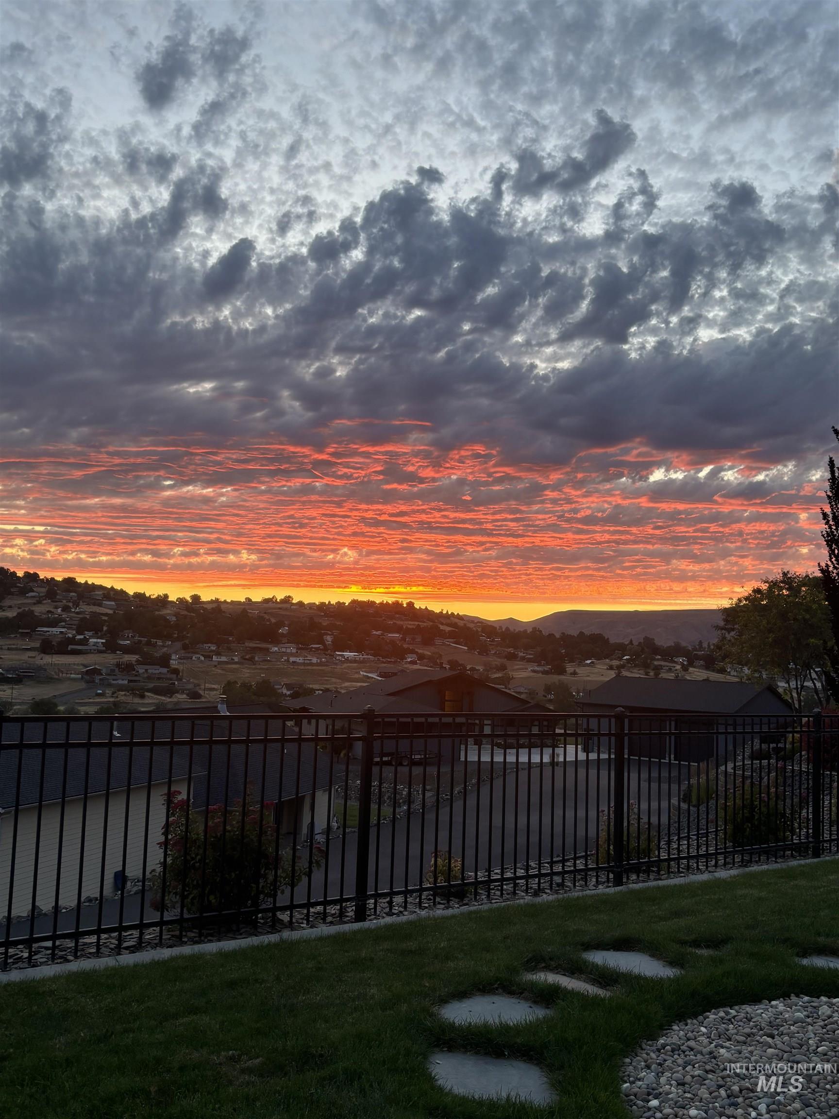 3703 Rio Vista Dr., Lewiston, Idaho 83501, 5 Bedrooms, 3 Bathrooms, Residential For Sale, Price $1,275,000, 98983690