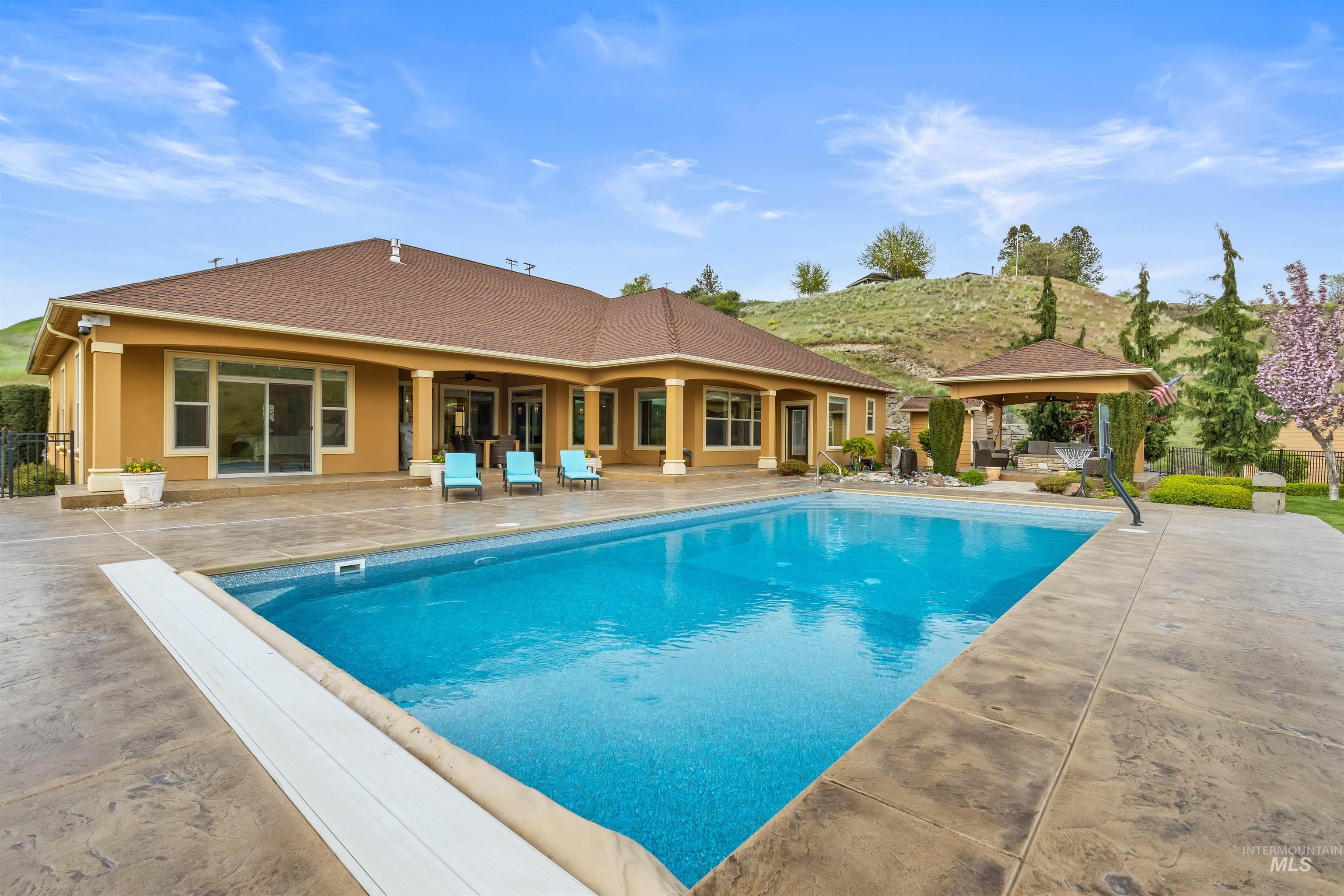 3703 Rio Vista Dr., Lewiston, Idaho 83501, 5 Bedrooms, 3 Bathrooms, Residential For Sale, Price $1,275,000, 98983690