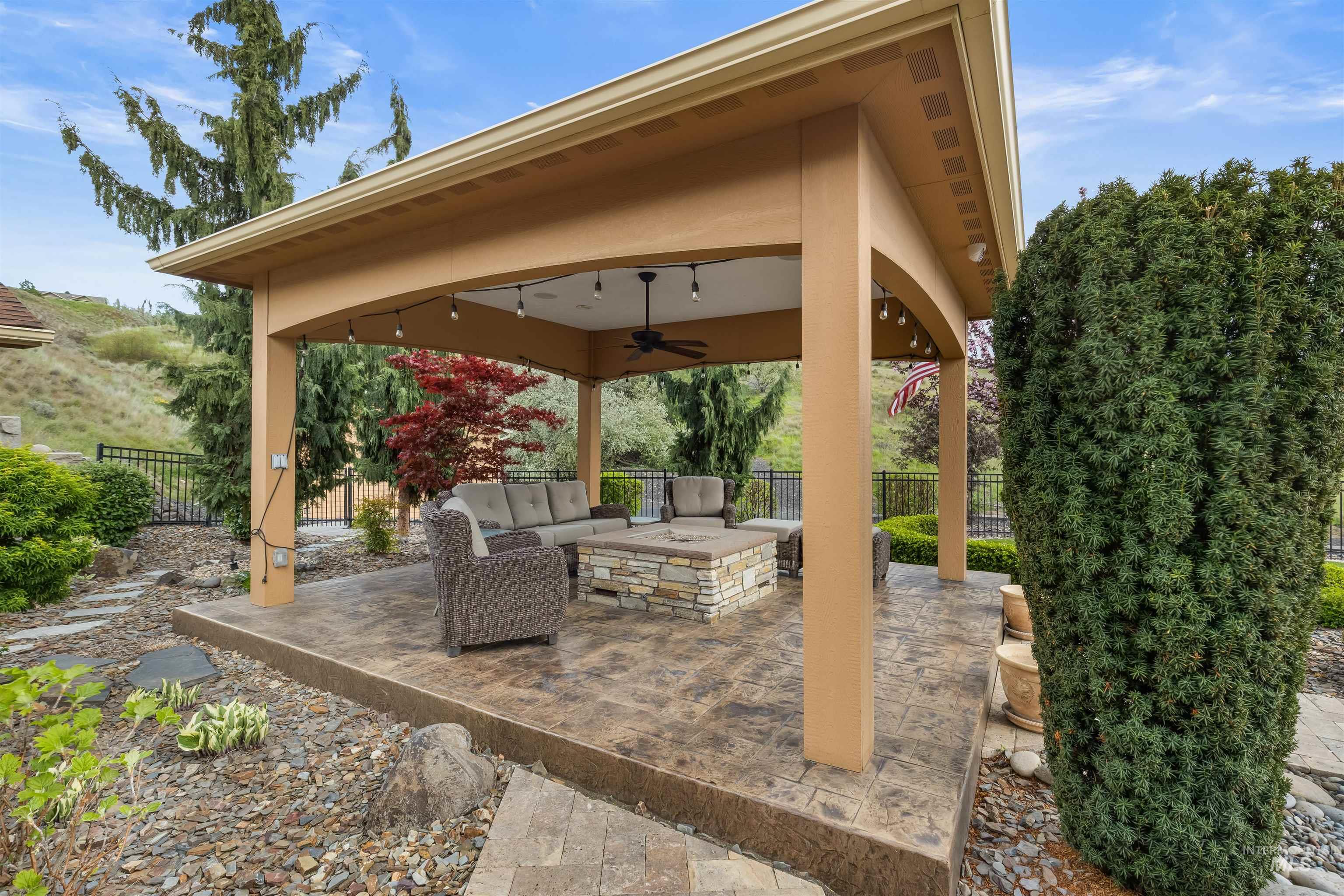 3703 Rio Vista Dr., Lewiston, Idaho 83501, 5 Bedrooms, 3 Bathrooms, Residential For Sale, Price $1,275,000, 98983690