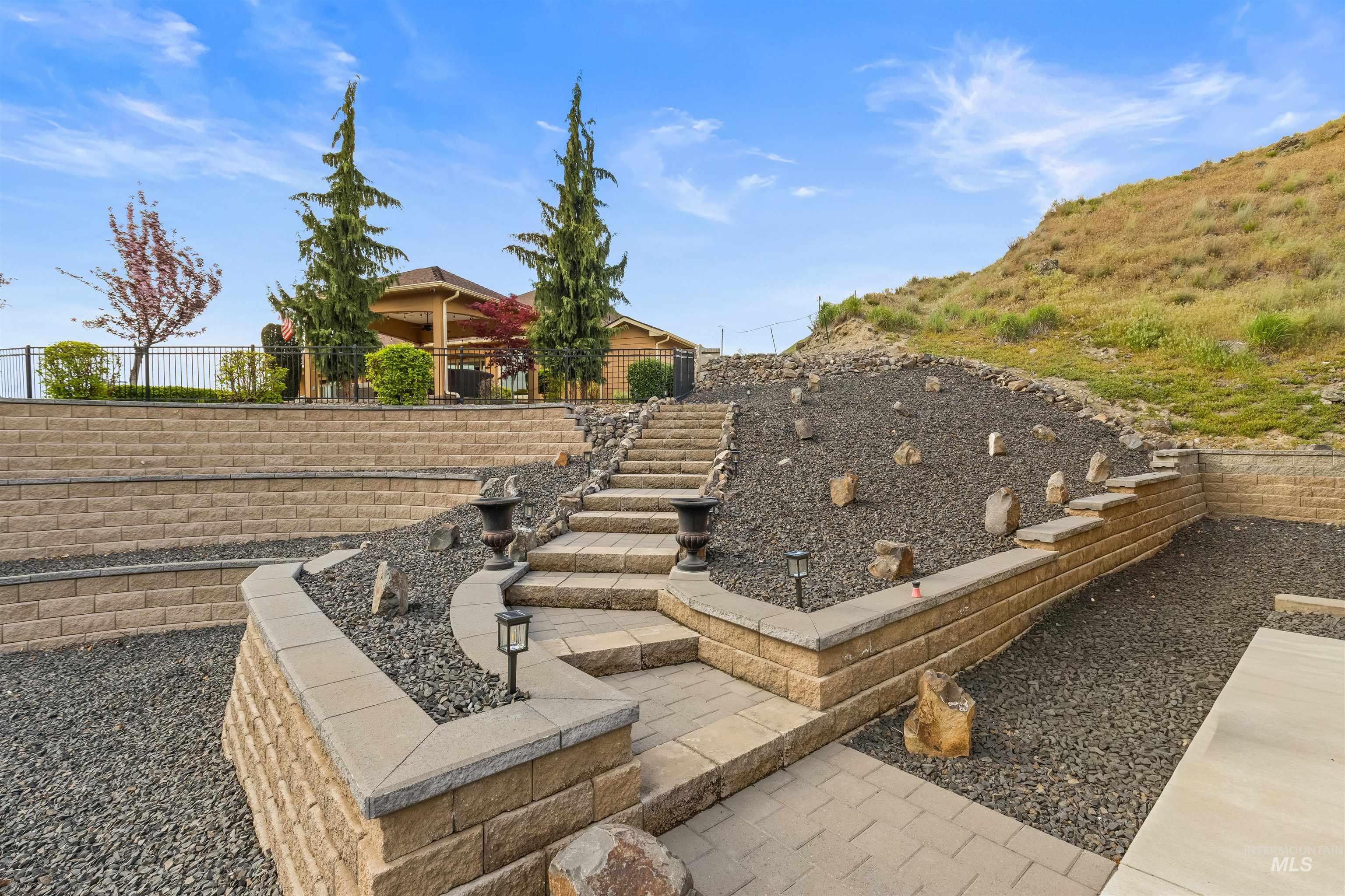 3703 Rio Vista Dr., Lewiston, Idaho 83501, 5 Bedrooms, 3 Bathrooms, Residential For Sale, Price $1,275,000, 98983690