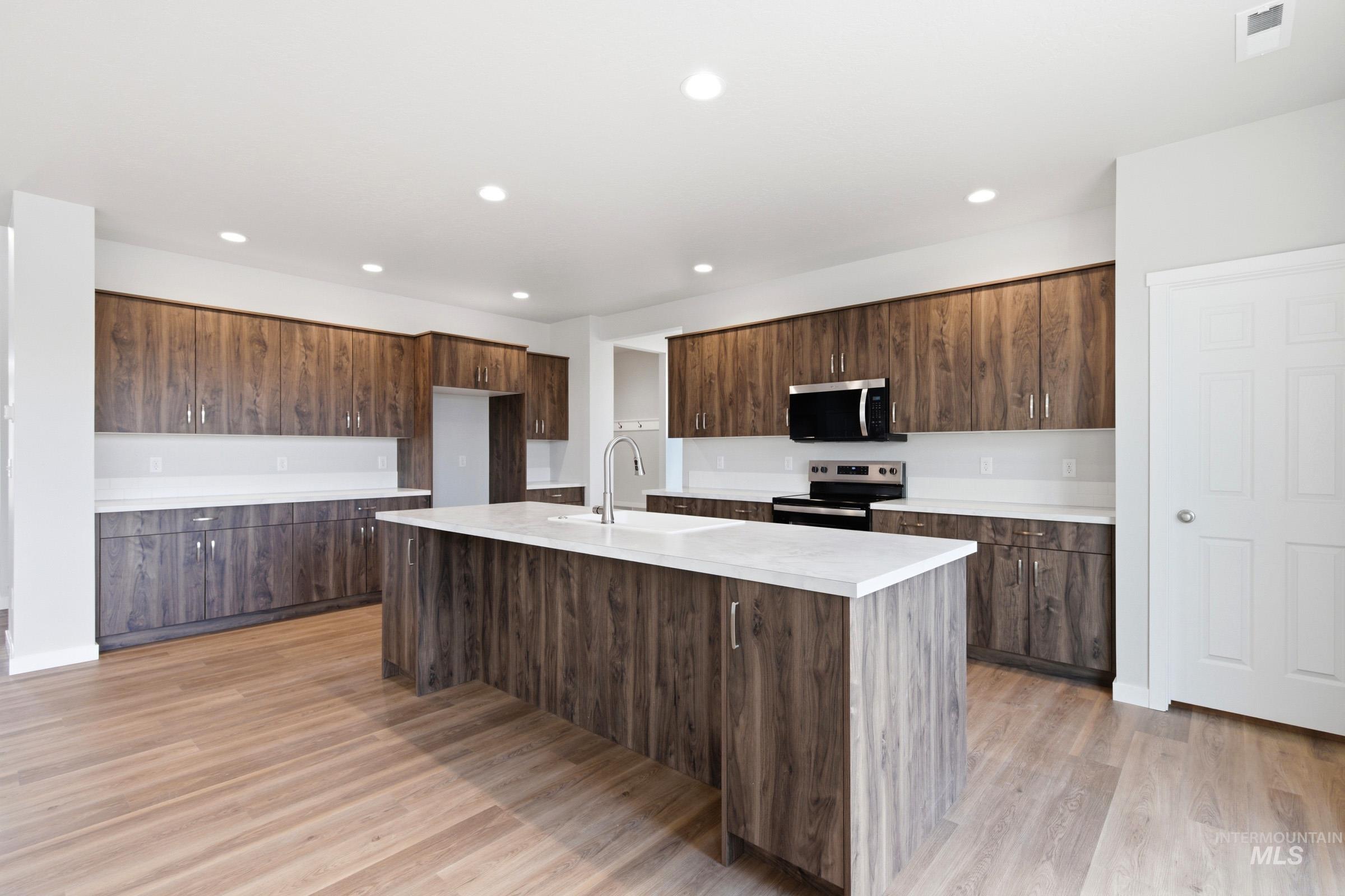 7103 E Marble Springs Dr, Nampa, Idaho 83687, 5 Bedrooms, 4.5 Bathrooms, Residential For Sale, Price $789,990,MLS 98983691