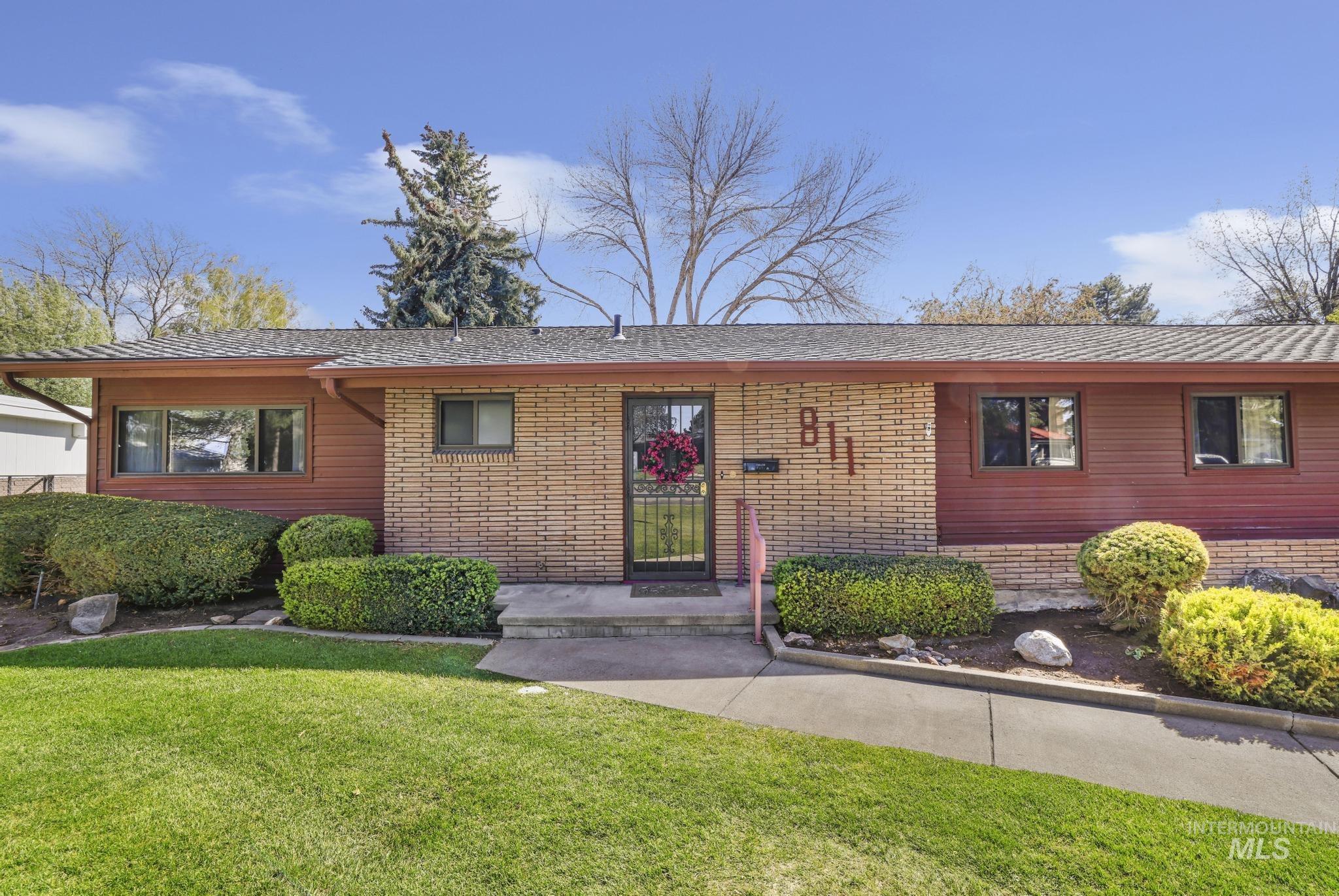 811 E Ave B, Jerome, Idaho 83338-6550, 5 Bedrooms, 2 Bathrooms, Residential For Sale, Price $350,000,MLS 98983692