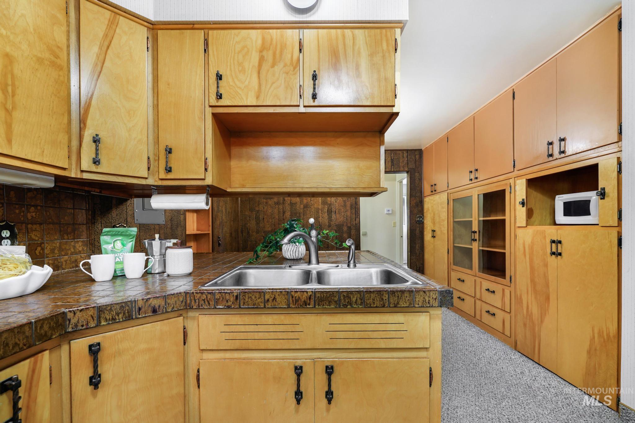 811 E Ave B, Jerome, Idaho 83338-6550, 5 Bedrooms, 2 Bathrooms, Residential For Sale, Price $350,000,MLS 98983692