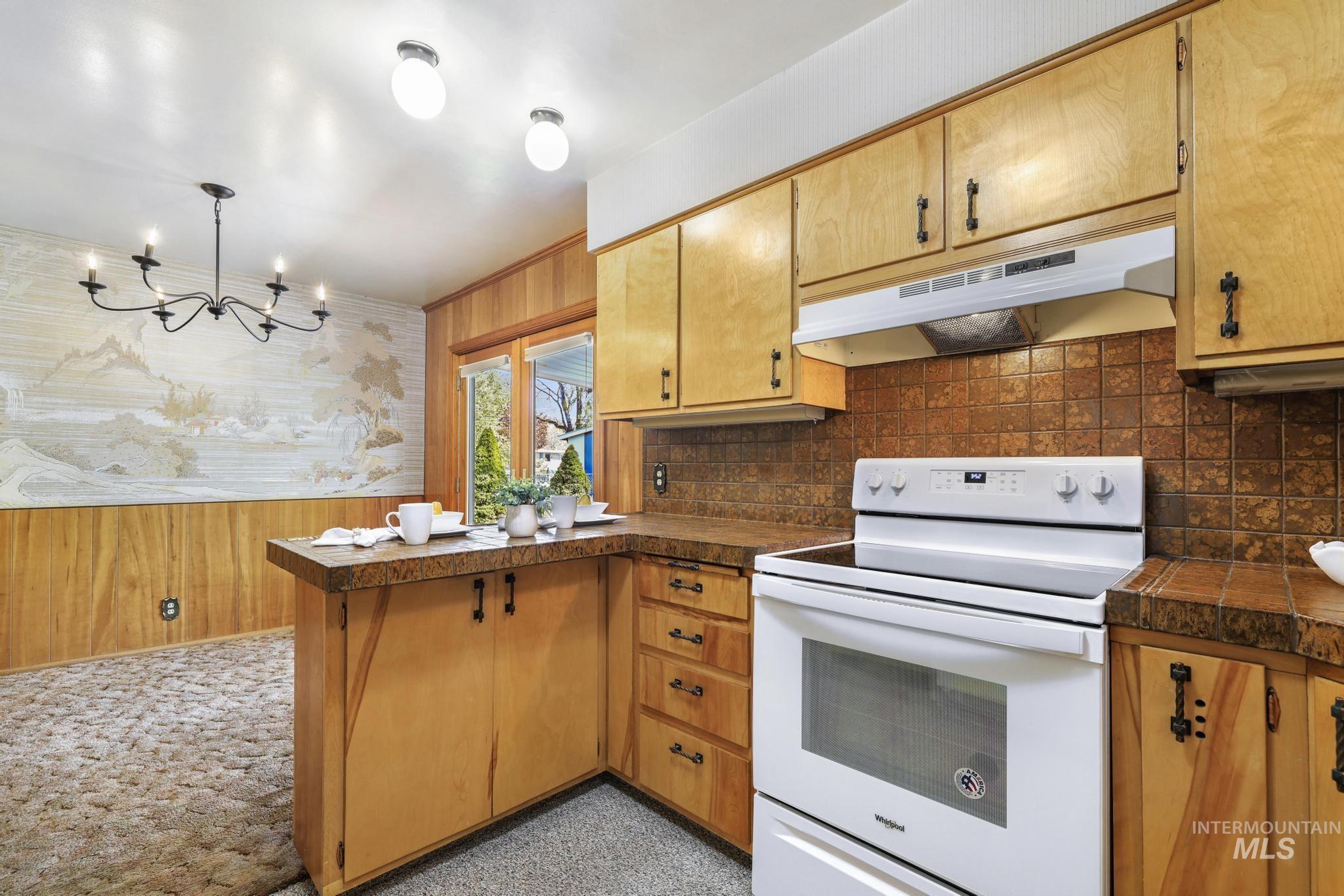 811 E Ave B, Jerome, Idaho 83338-6550, 5 Bedrooms, 2 Bathrooms, Residential For Sale, Price $350,000,MLS 98983692