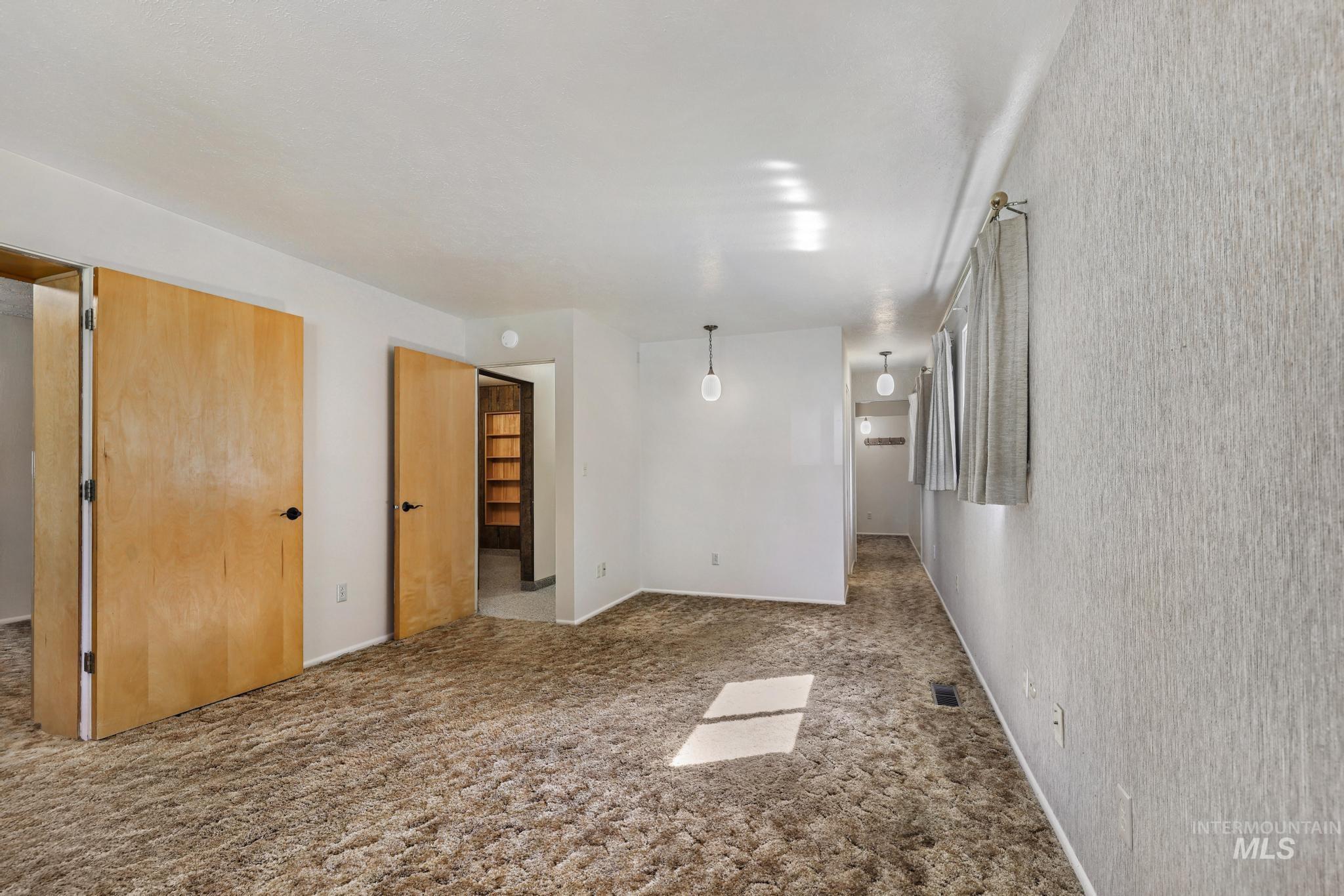 811 E Ave B, Jerome, Idaho 83338-6550, 5 Bedrooms, 2 Bathrooms, Residential For Sale, Price $350,000,MLS 98983692