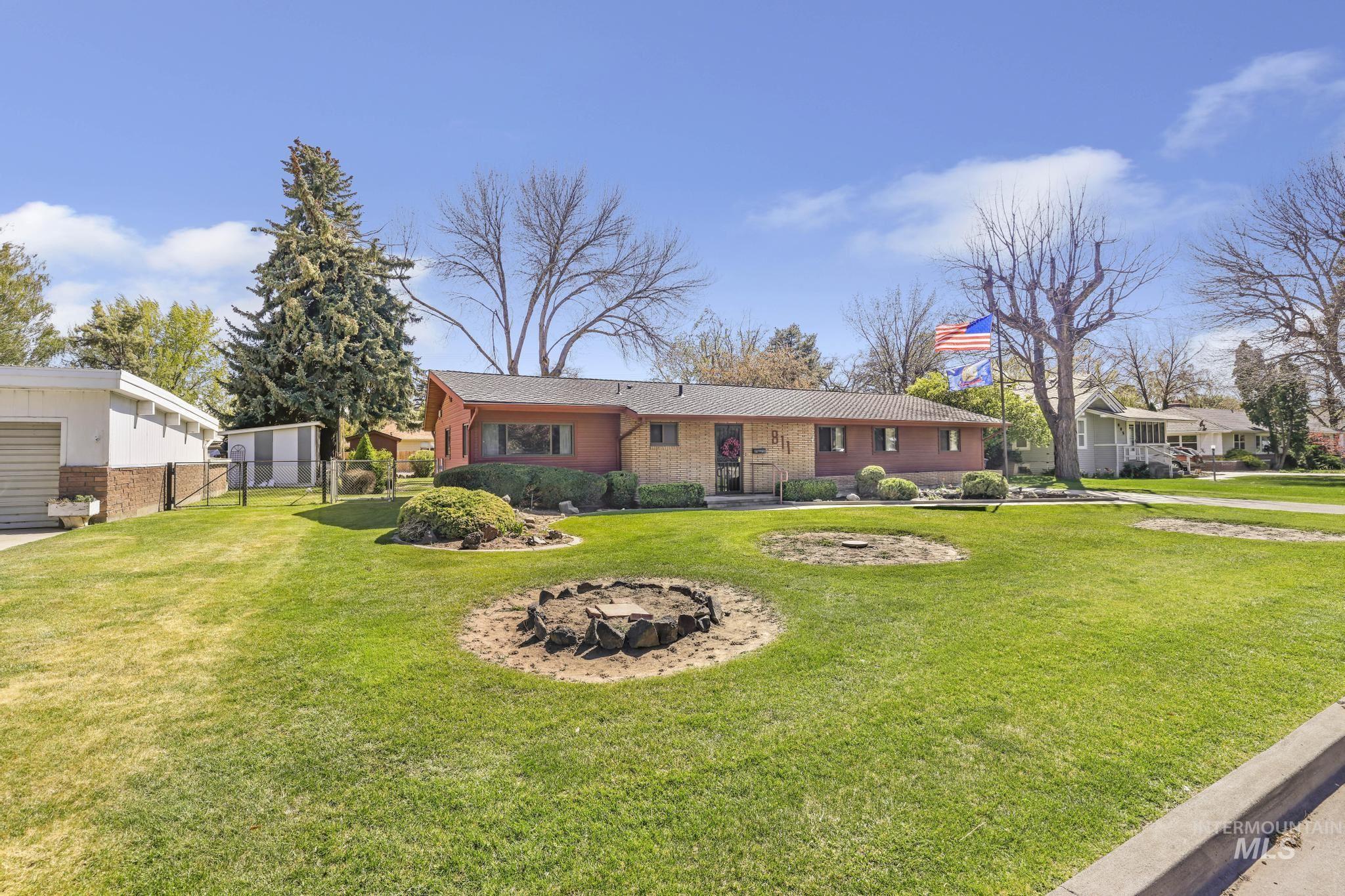 811 E Ave B, Jerome, Idaho 83338-6550, 5 Bedrooms, 2 Bathrooms, Residential For Sale, Price $350,000,MLS 98983692