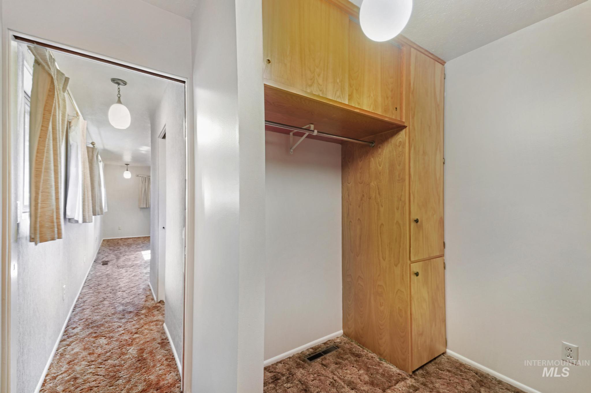 811 E Ave B, Jerome, Idaho 83338-6550, 5 Bedrooms, 2 Bathrooms, Residential For Sale, Price $350,000,MLS 98983692