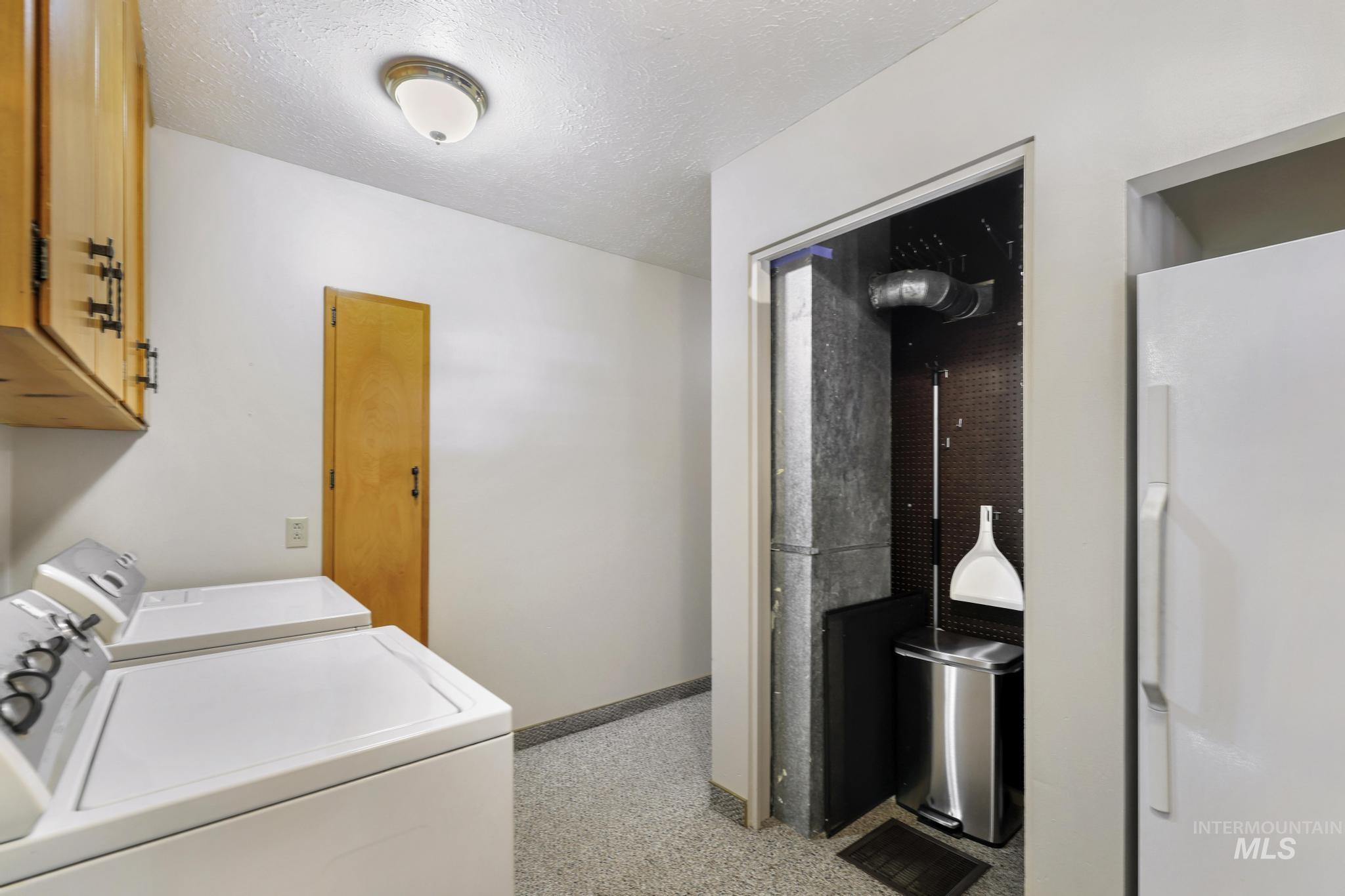 811 E Ave B, Jerome, Idaho 83338-6550, 5 Bedrooms, 2 Bathrooms, Residential For Sale, Price $350,000,MLS 98983692