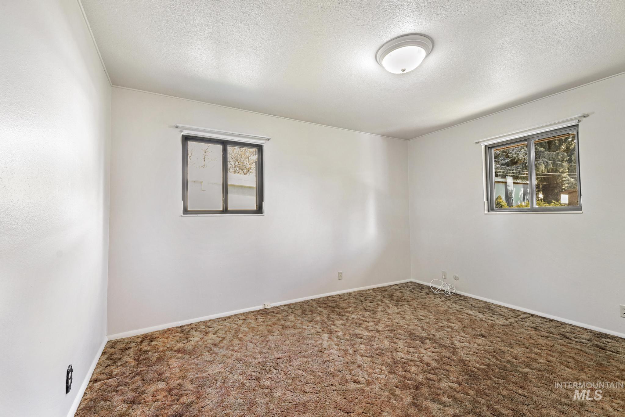 811 E Ave B, Jerome, Idaho 83338-6550, 5 Bedrooms, 2 Bathrooms, Residential For Sale, Price $350,000,MLS 98983692