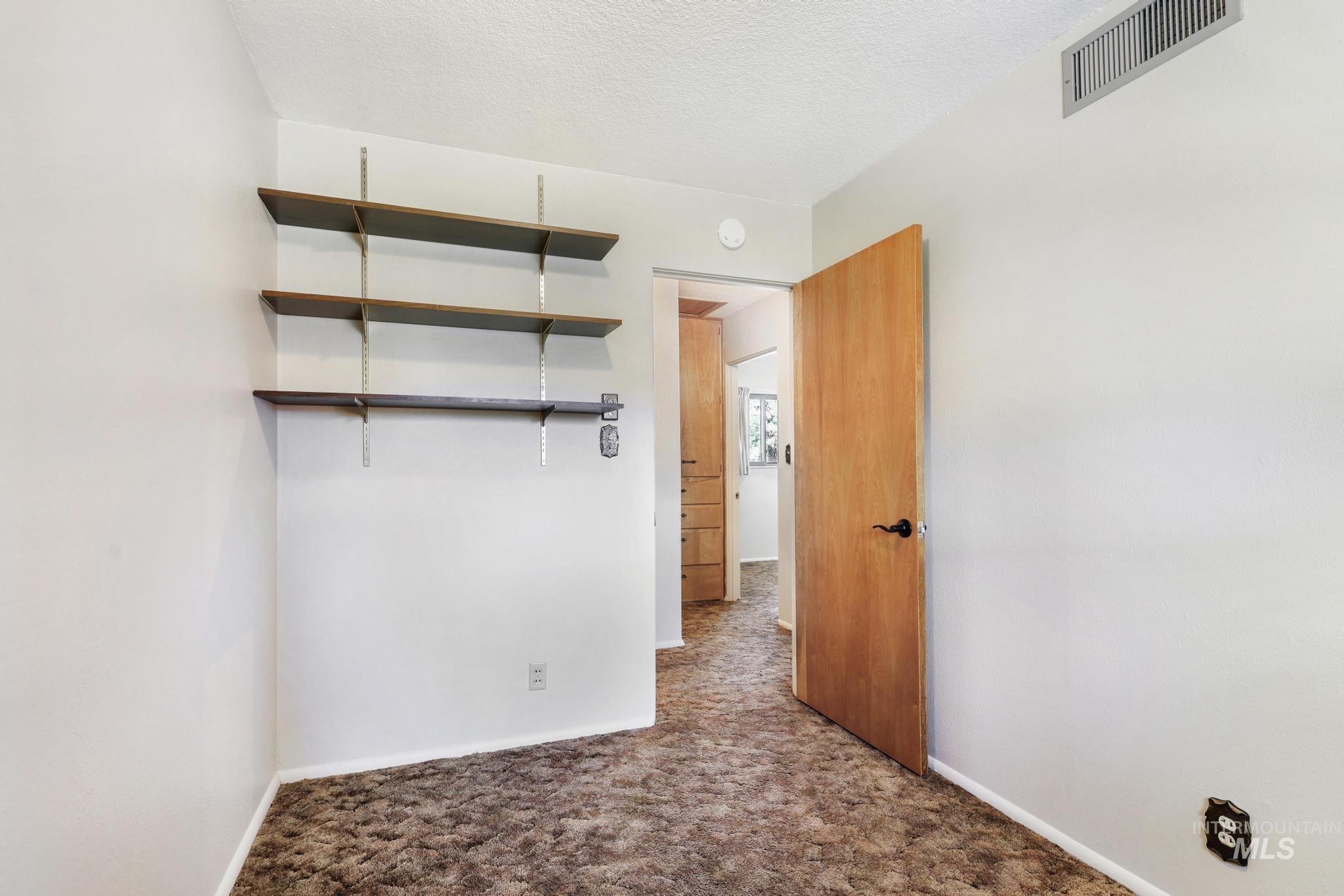 811 E Ave B, Jerome, Idaho 83338-6550, 5 Bedrooms, 2 Bathrooms, Residential For Sale, Price $350,000,MLS 98983692