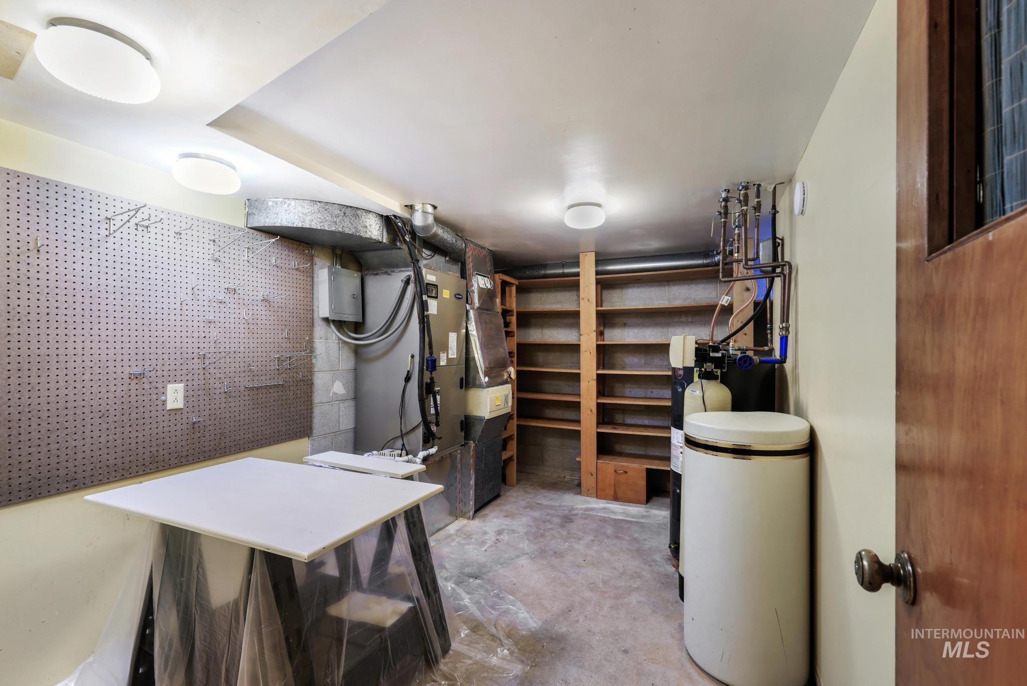 811 E Ave B, Jerome, Idaho 83338-6550, 5 Bedrooms, 2 Bathrooms, Residential For Sale, Price $350,000,MLS 98983692