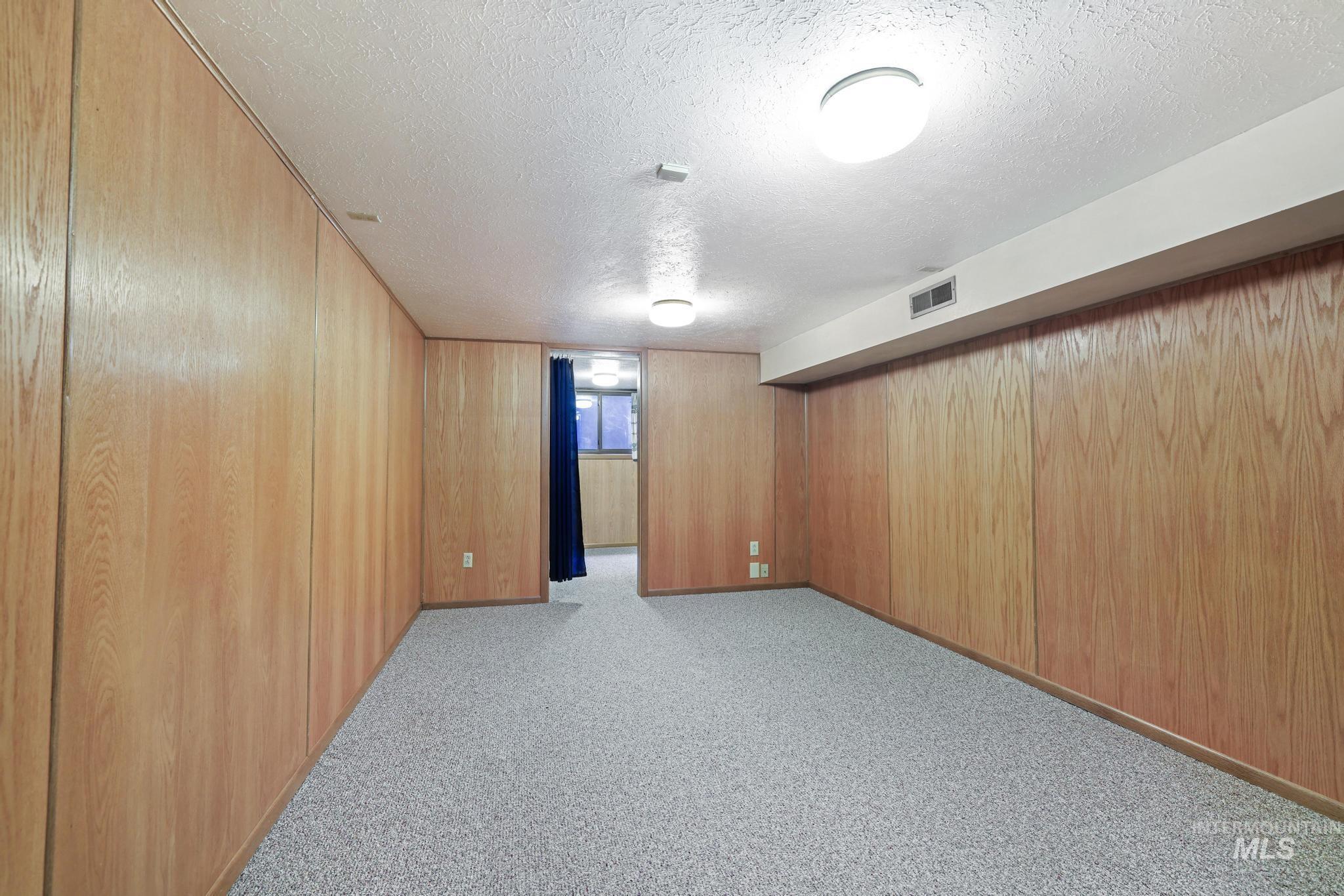 811 E Ave B, Jerome, Idaho 83338-6550, 5 Bedrooms, 2 Bathrooms, Residential For Sale, Price $350,000,MLS 98983692