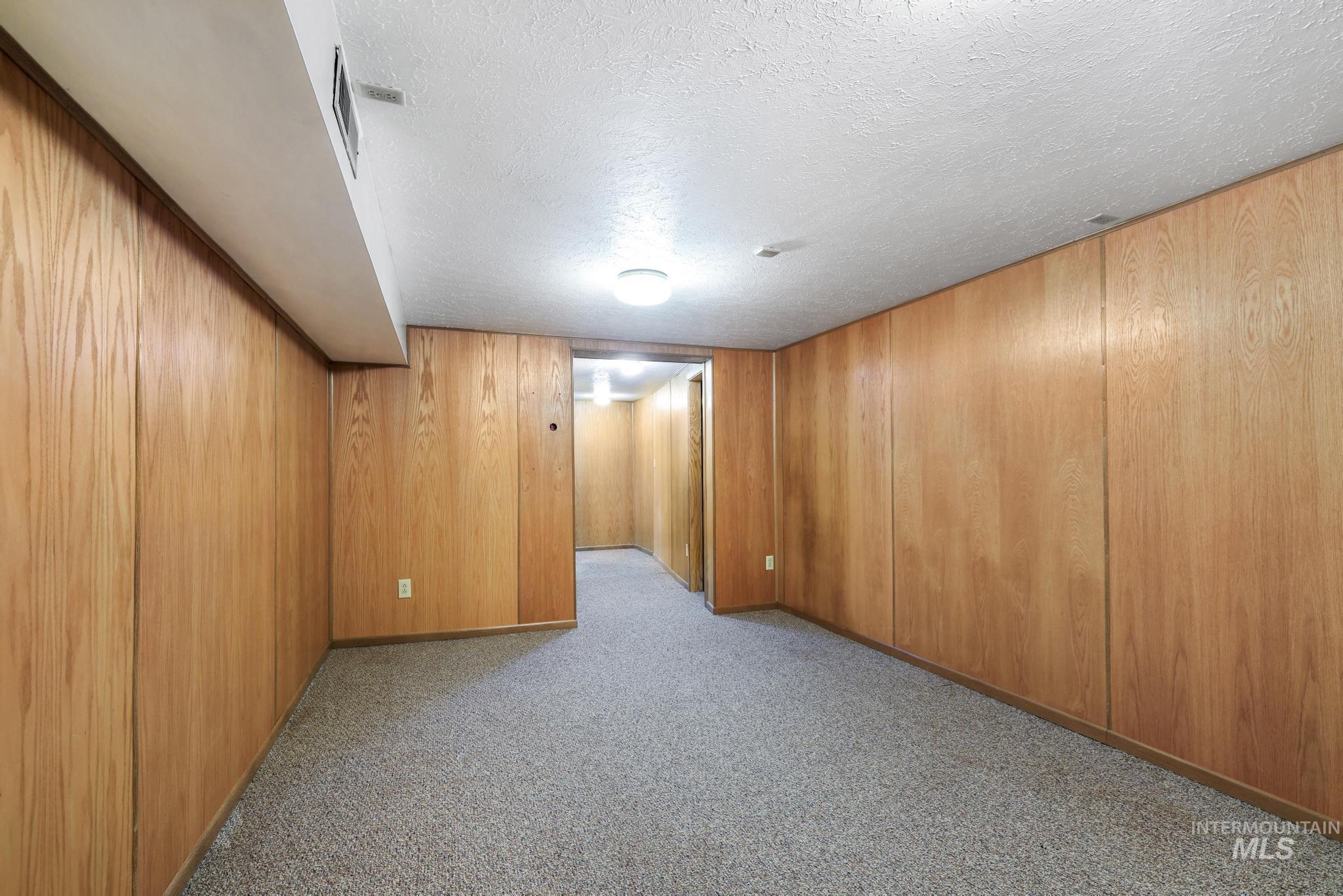 811 E Ave B, Jerome, Idaho 83338-6550, 5 Bedrooms, 2 Bathrooms, Residential For Sale, Price $350,000,MLS 98983692