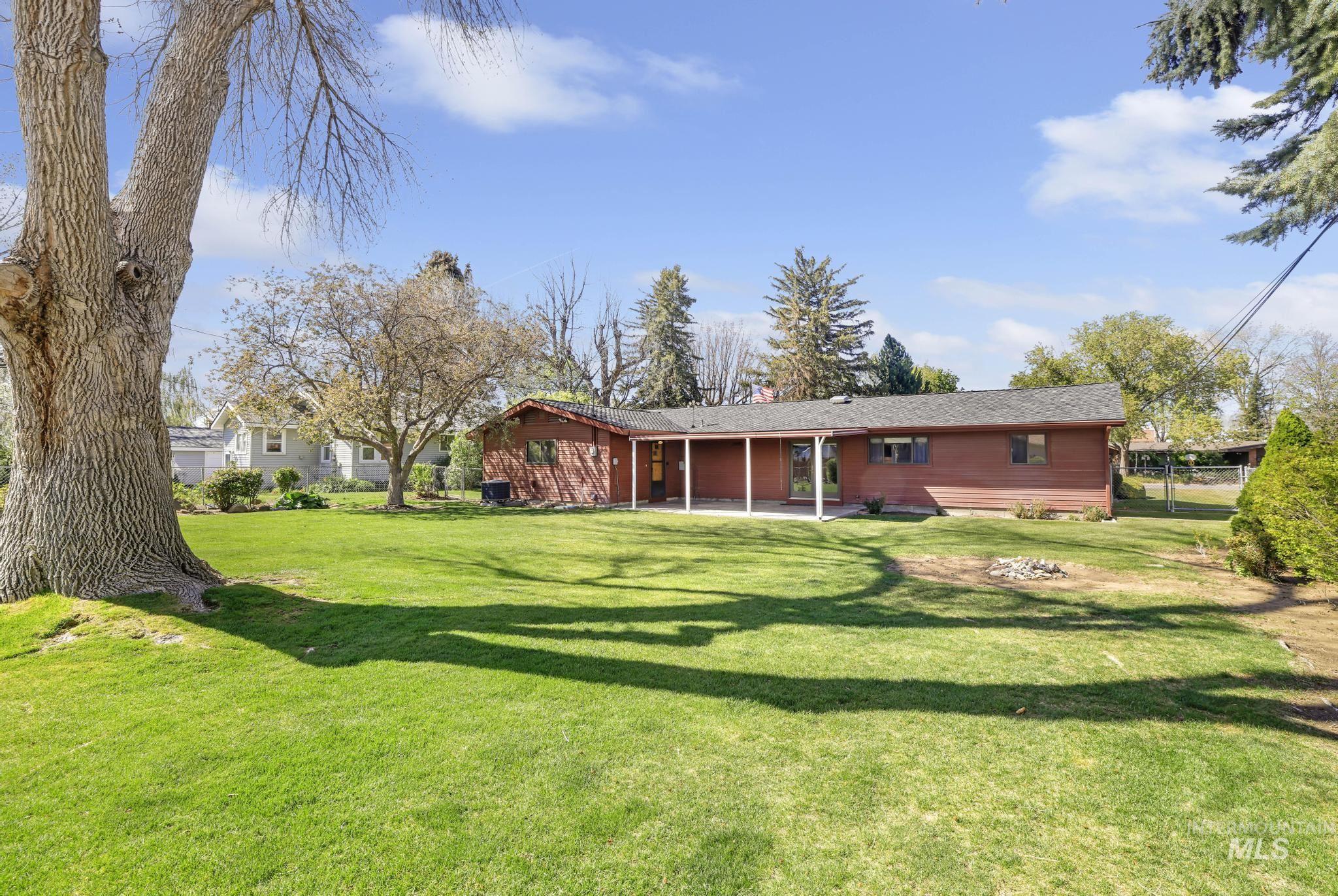 811 E Ave B, Jerome, Idaho 83338-6550, 5 Bedrooms, 2 Bathrooms, Residential For Sale, Price $350,000,MLS 98983692