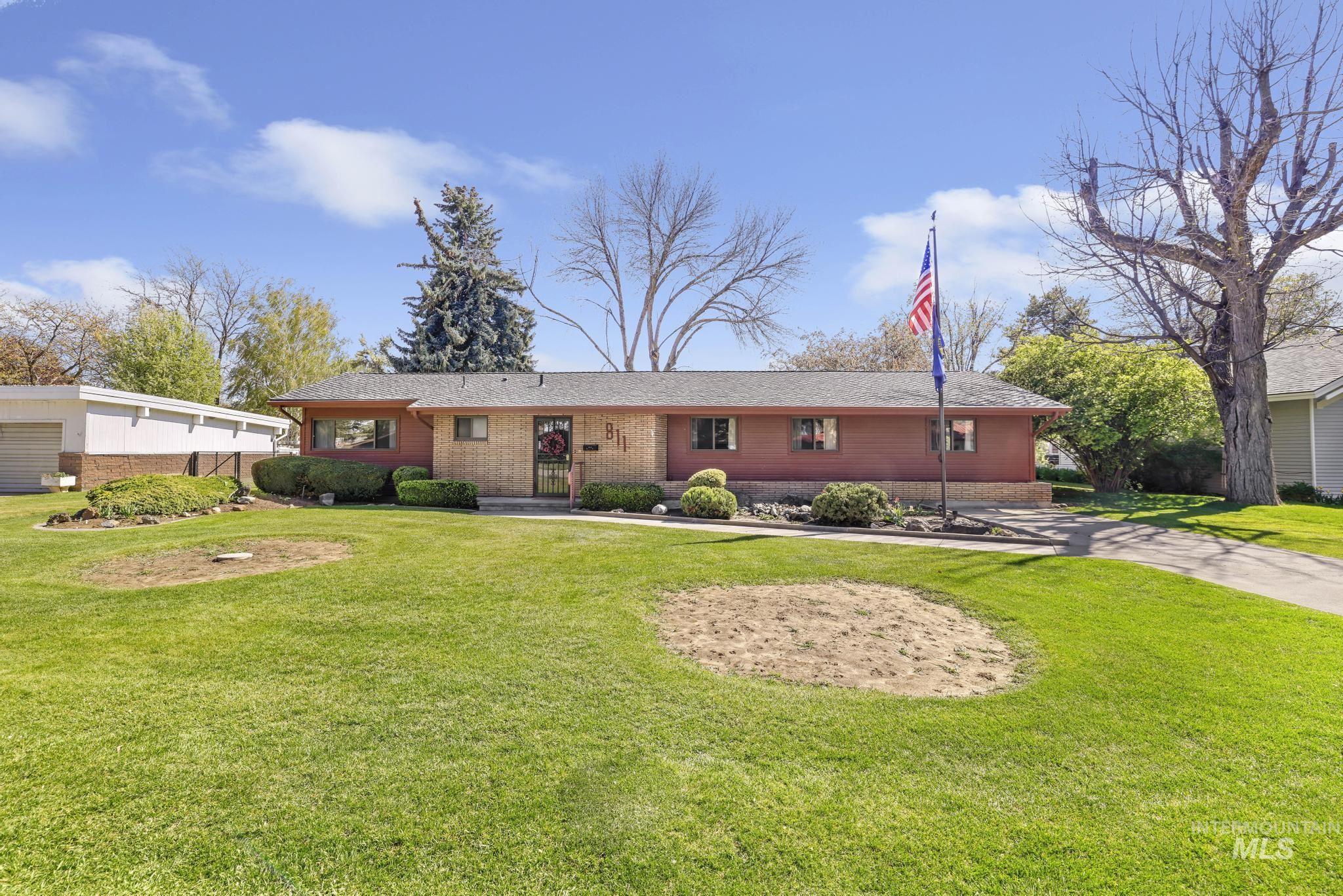 811 E Ave B, Jerome, Idaho 83338-6550, 5 Bedrooms, 2 Bathrooms, Residential For Sale, Price $350,000,MLS 98983692