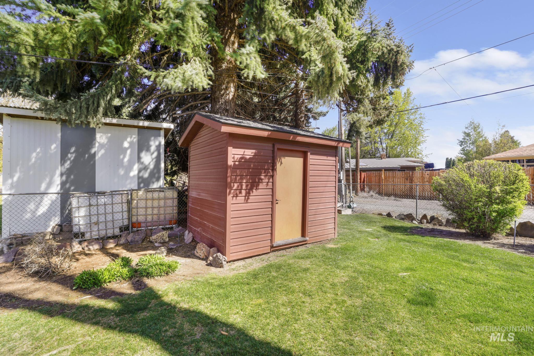 811 E Ave B, Jerome, Idaho 83338-6550, 5 Bedrooms, 2 Bathrooms, Residential For Sale, Price $350,000,MLS 98983692