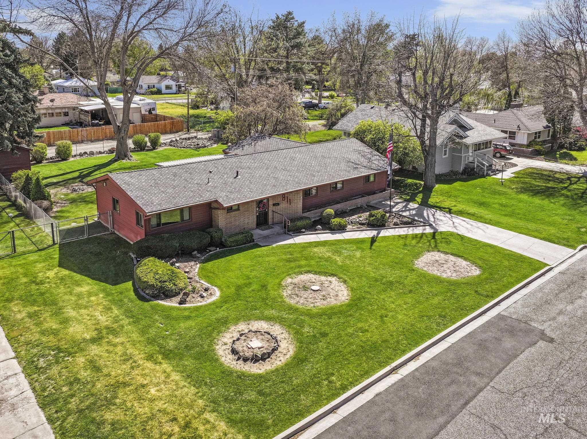 811 E Ave B, Jerome, Idaho 83338-6550, 5 Bedrooms, 2 Bathrooms, Residential For Sale, Price $350,000,MLS 98983692