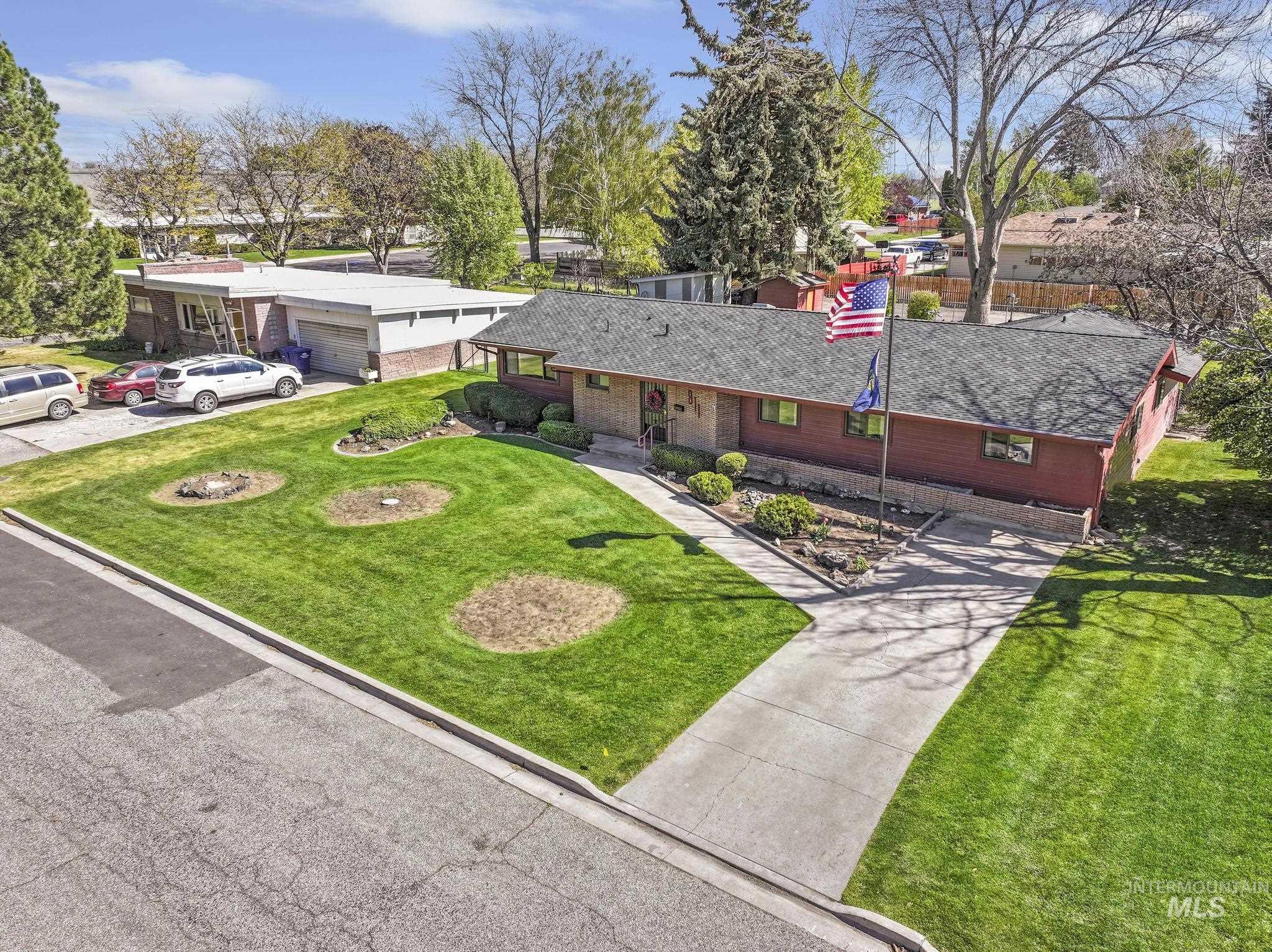 811 E Ave B, Jerome, Idaho 83338-6550, 5 Bedrooms, 2 Bathrooms, Residential For Sale, Price $350,000,MLS 98983692