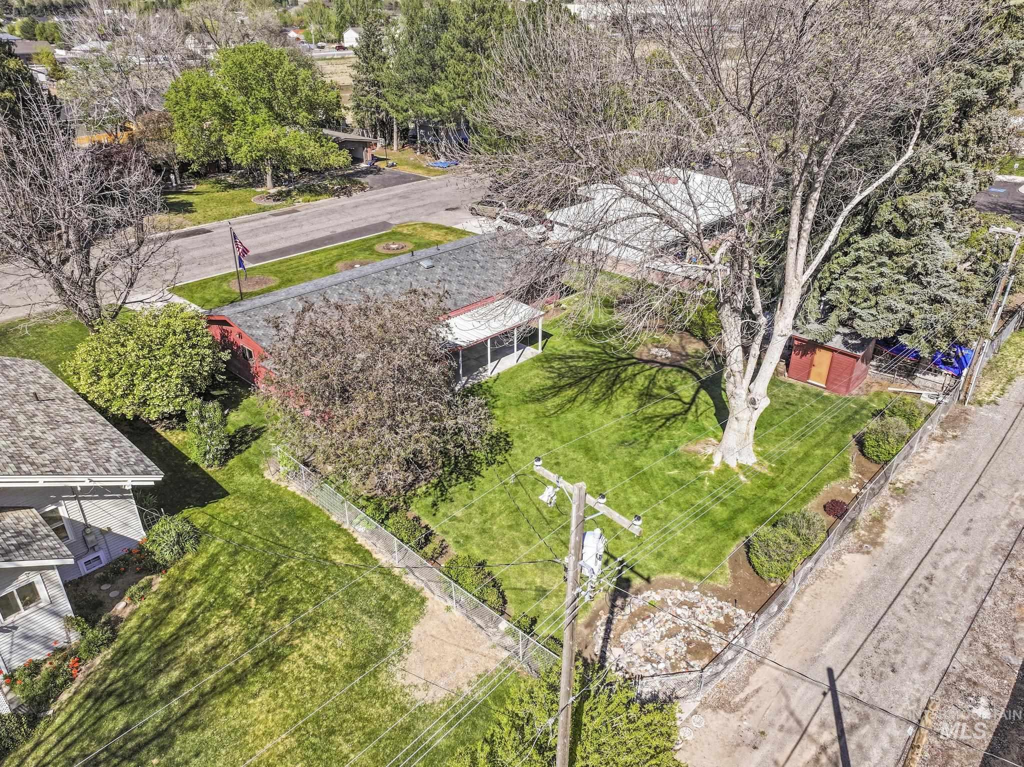 811 E Ave B, Jerome, Idaho 83338-6550, 5 Bedrooms, 2 Bathrooms, Residential For Sale, Price $350,000,MLS 98983692