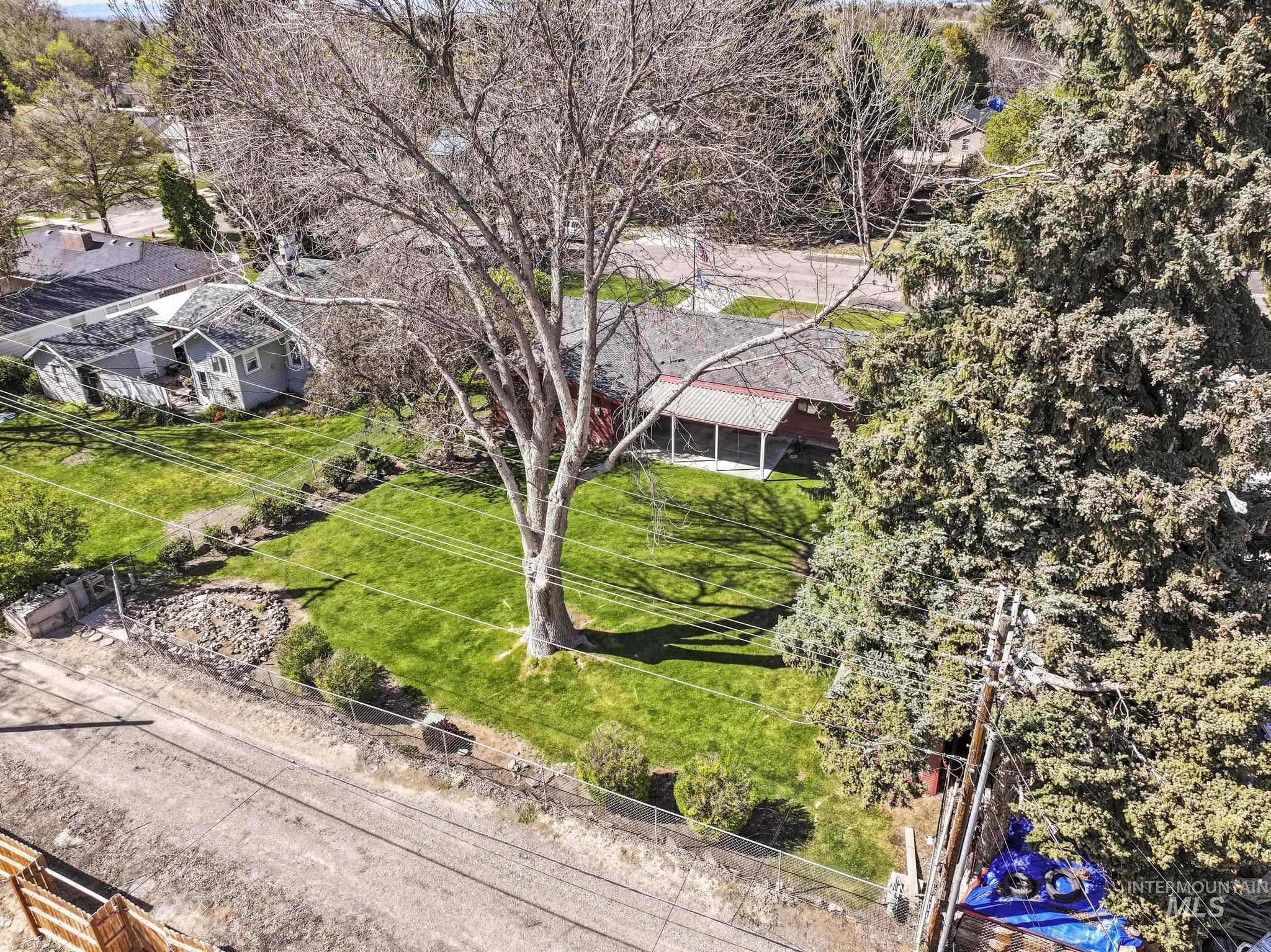 811 E Ave B, Jerome, Idaho 83338-6550, 5 Bedrooms, 2 Bathrooms, Residential For Sale, Price $350,000,MLS 98983692