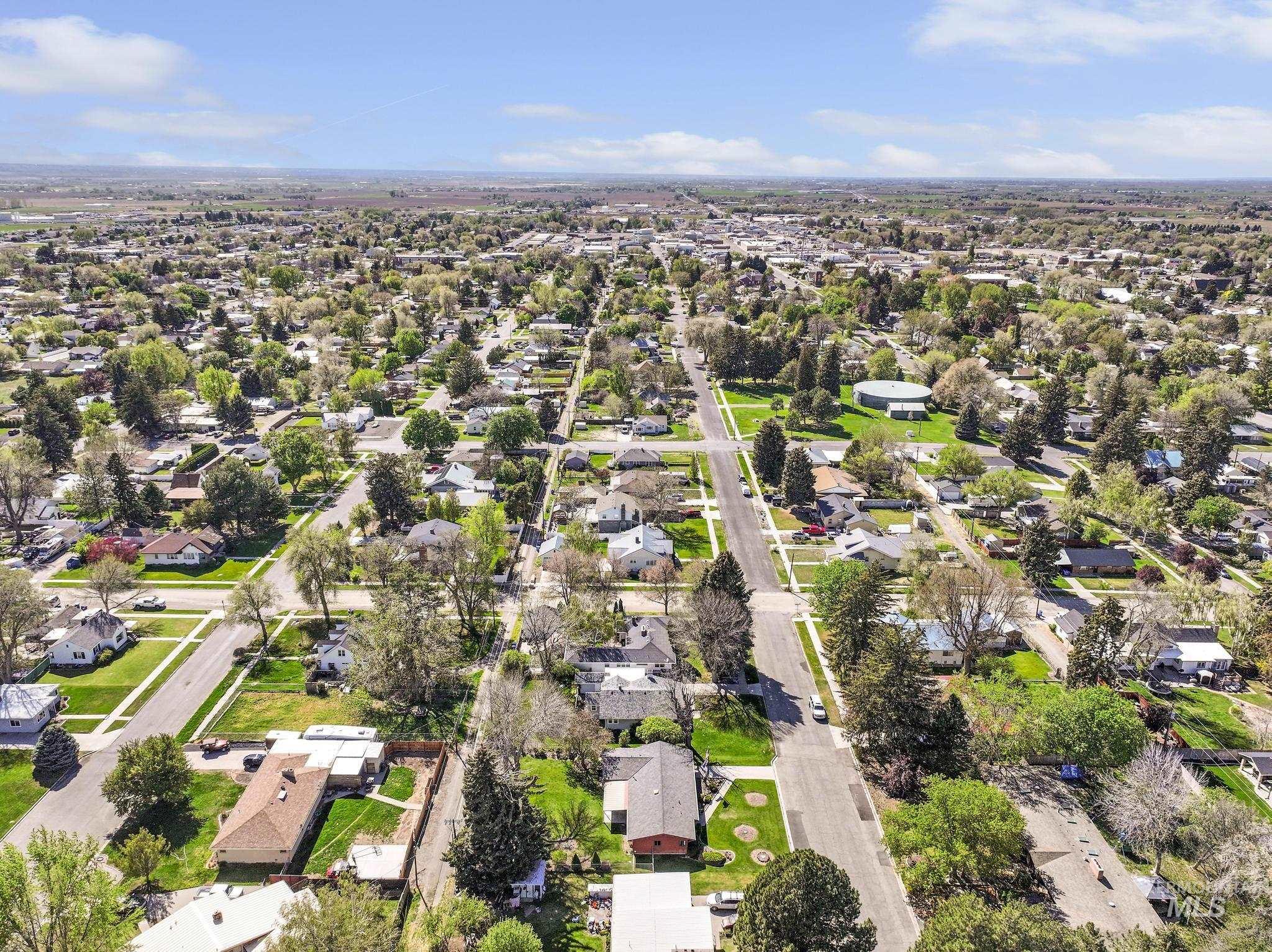 811 E Ave B, Jerome, Idaho 83338-6550, 5 Bedrooms, 2 Bathrooms, Residential For Sale, Price $350,000,MLS 98983692