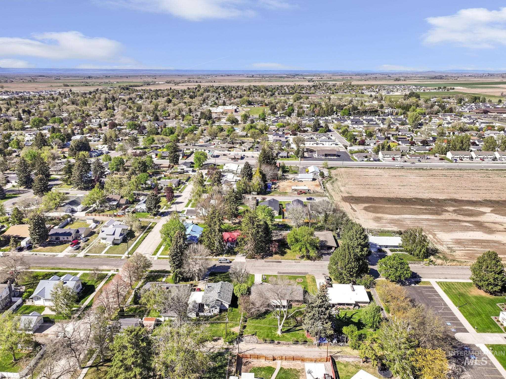 811 E Ave B, Jerome, Idaho 83338-6550, 5 Bedrooms, 2 Bathrooms, Residential For Sale, Price $350,000,MLS 98983692