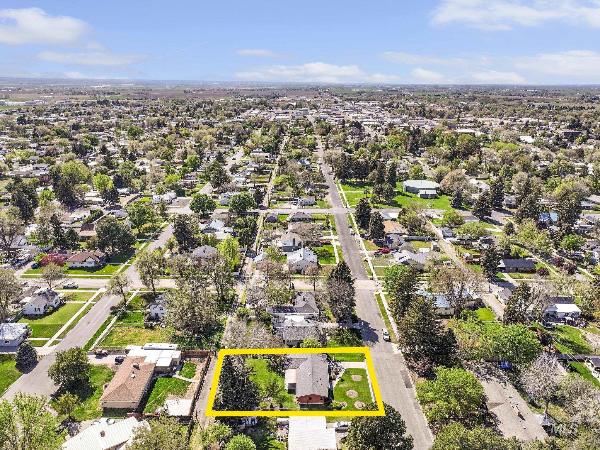 811 E Ave B, Jerome, Idaho 83338-6550, 5 Bedrooms, 2 Bathrooms, Residential For Sale, Price $350,000,MLS 98983692