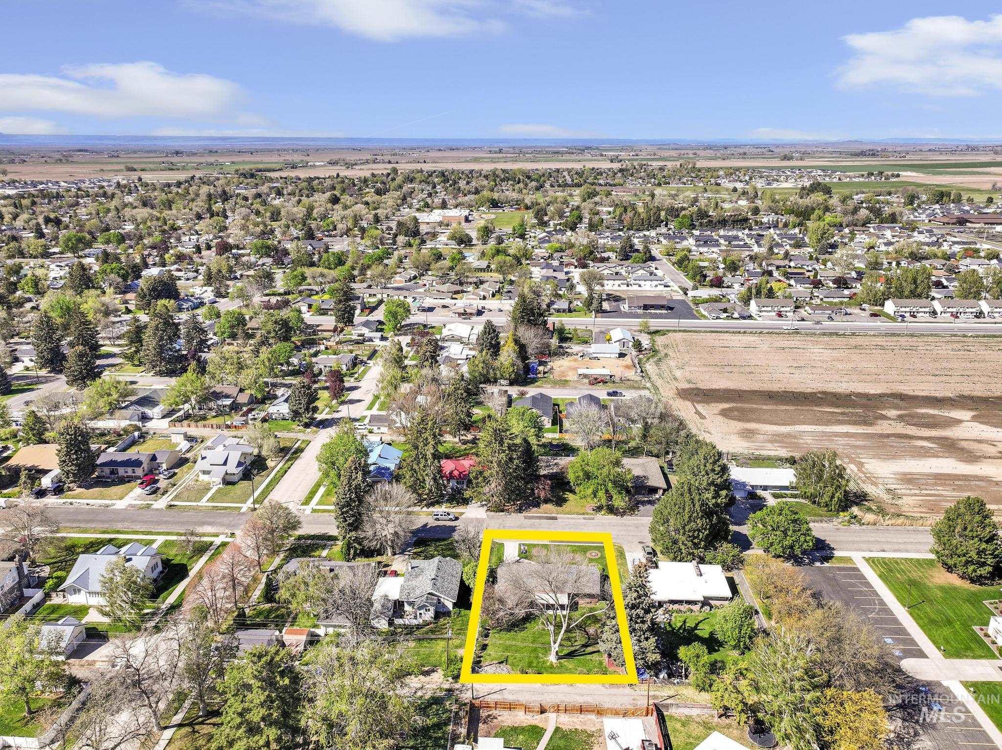 811 E Ave B, Jerome, Idaho 83338-6550, 5 Bedrooms, 2 Bathrooms, Residential For Sale, Price $350,000,MLS 98983692