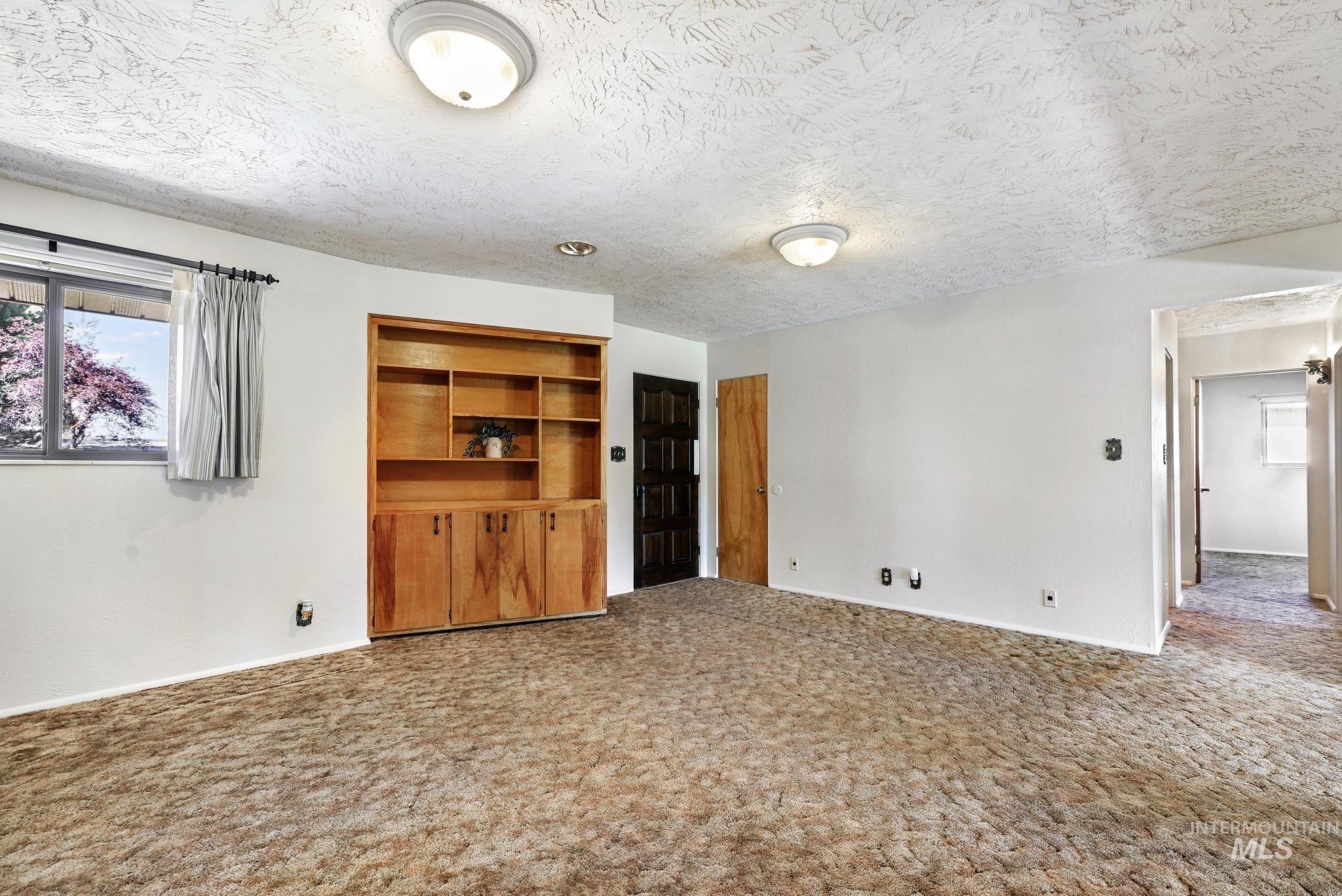 811 E Ave B, Jerome, Idaho 83338-6550, 5 Bedrooms, 2 Bathrooms, Residential For Sale, Price $350,000,MLS 98983692