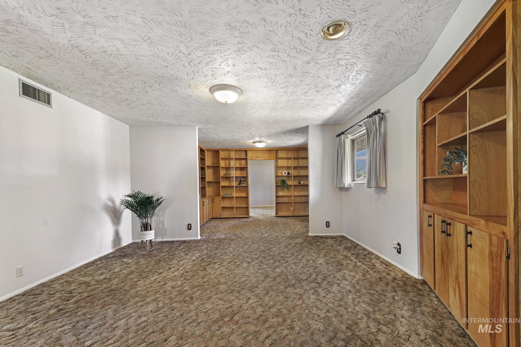 811 E Ave B, Jerome, Idaho 83338-6550, 5 Bedrooms, 2 Bathrooms, Residential For Sale, Price $350,000,MLS 98983692