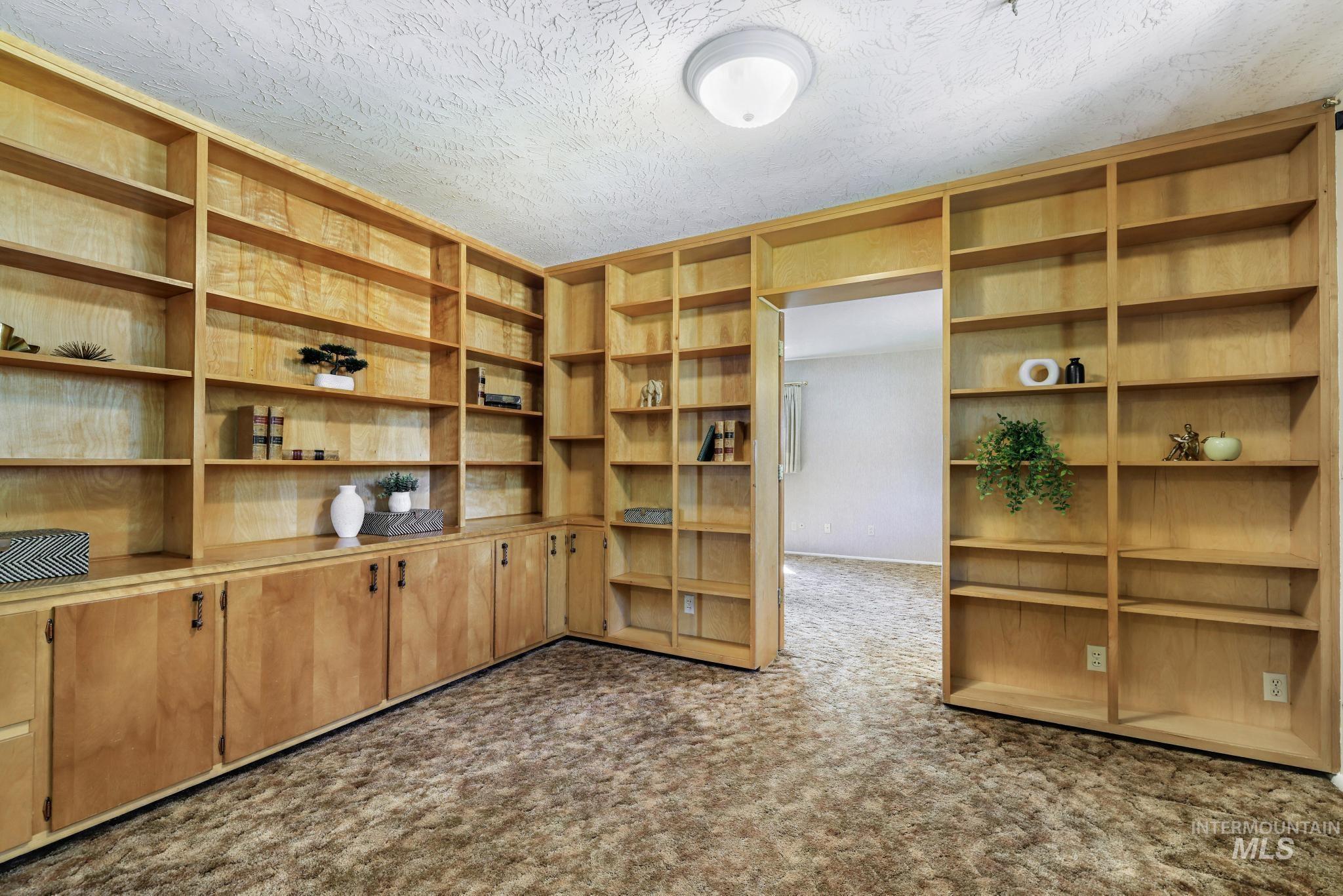 811 E Ave B, Jerome, Idaho 83338-6550, 5 Bedrooms, 2 Bathrooms, Residential For Sale, Price $350,000,MLS 98983692