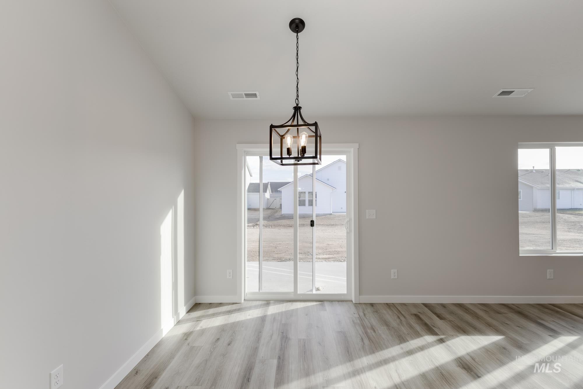 109 Idalou Way, Caldwell, Idaho 83605, 3 Bedrooms, 2 Bathrooms, Residential For Sale, Price $404,990,MLS 98983695