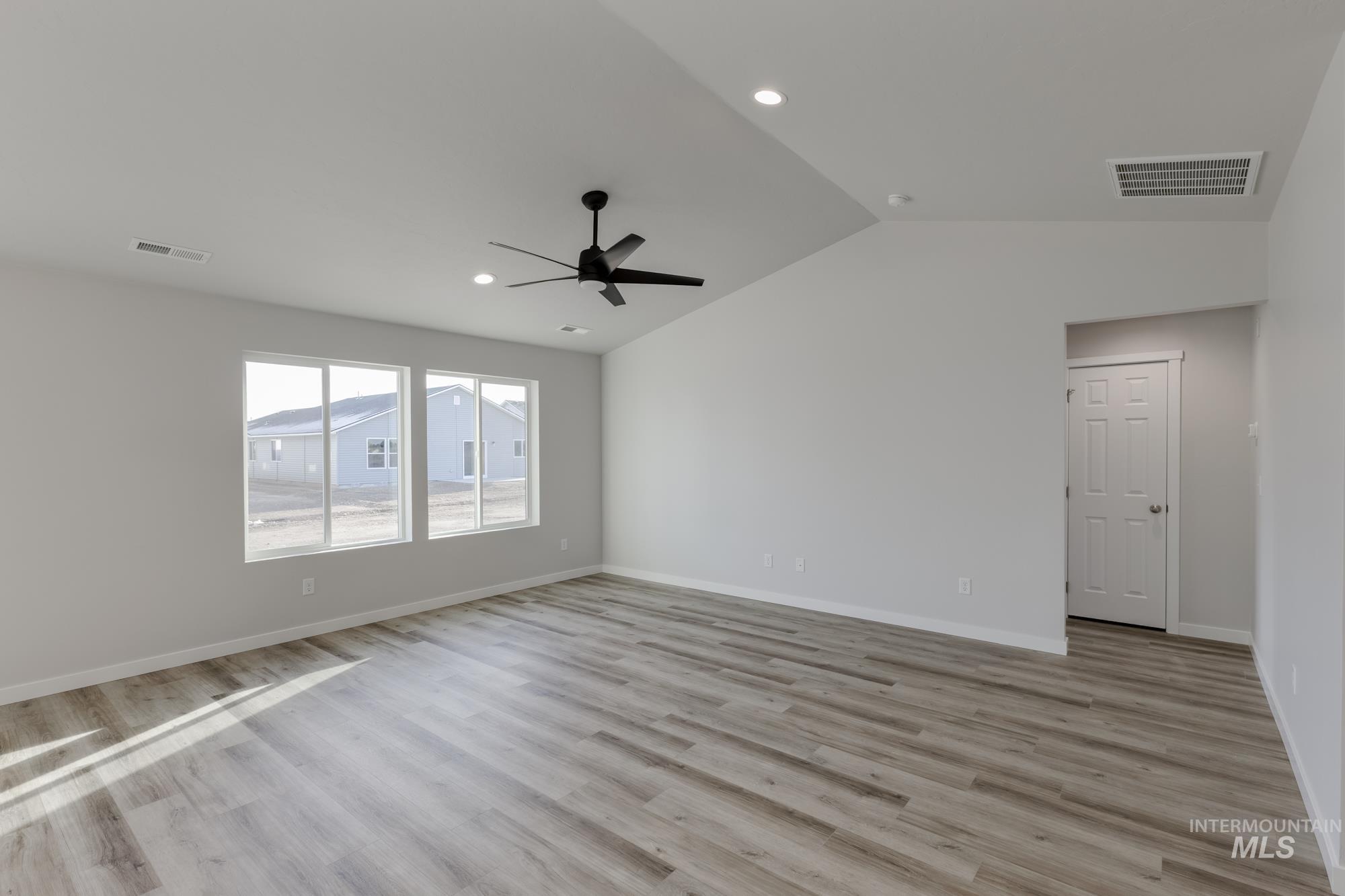 109 Idalou Way, Caldwell, Idaho 83605, 3 Bedrooms, 2 Bathrooms, Residential For Sale, Price $404,990,MLS 98983695