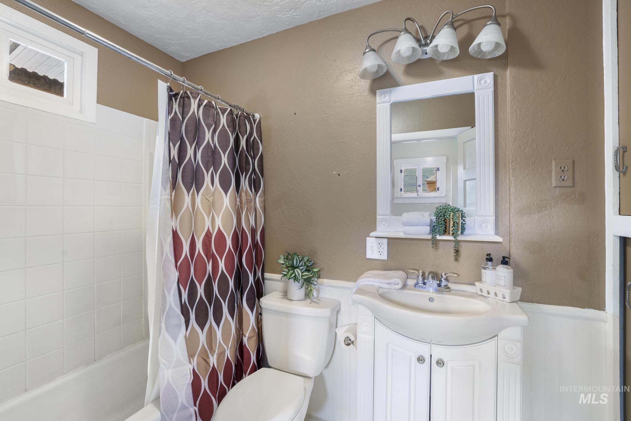 145 9th Ave N, Twin Falls, Idaho 83301, 4 Bedrooms, 2 Bathrooms, Residential For Sale, Price $350,000,MLS 98983696