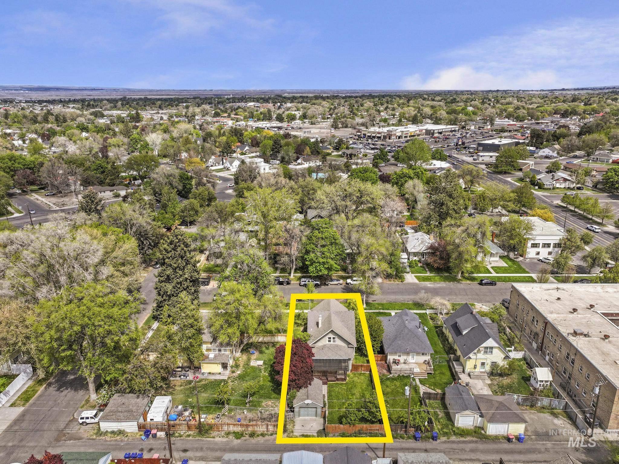 145 9th Ave N, Twin Falls, Idaho 83301, 4 Bedrooms, 2 Bathrooms, Residential For Sale, Price $350,000,MLS 98983696