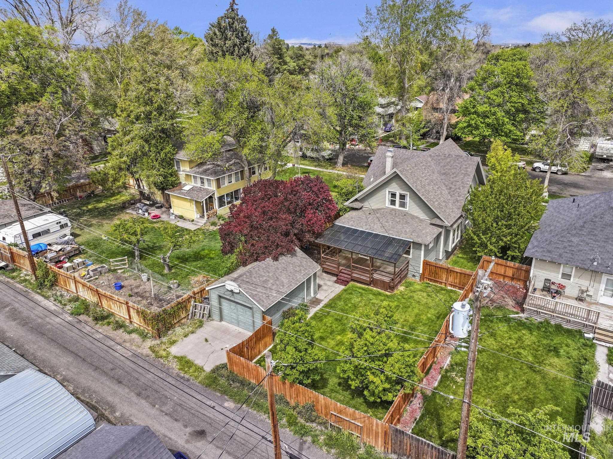 145 9th Ave N, Twin Falls, Idaho 83301, 4 Bedrooms, 2 Bathrooms, Residential For Sale, Price $350,000,MLS 98983696